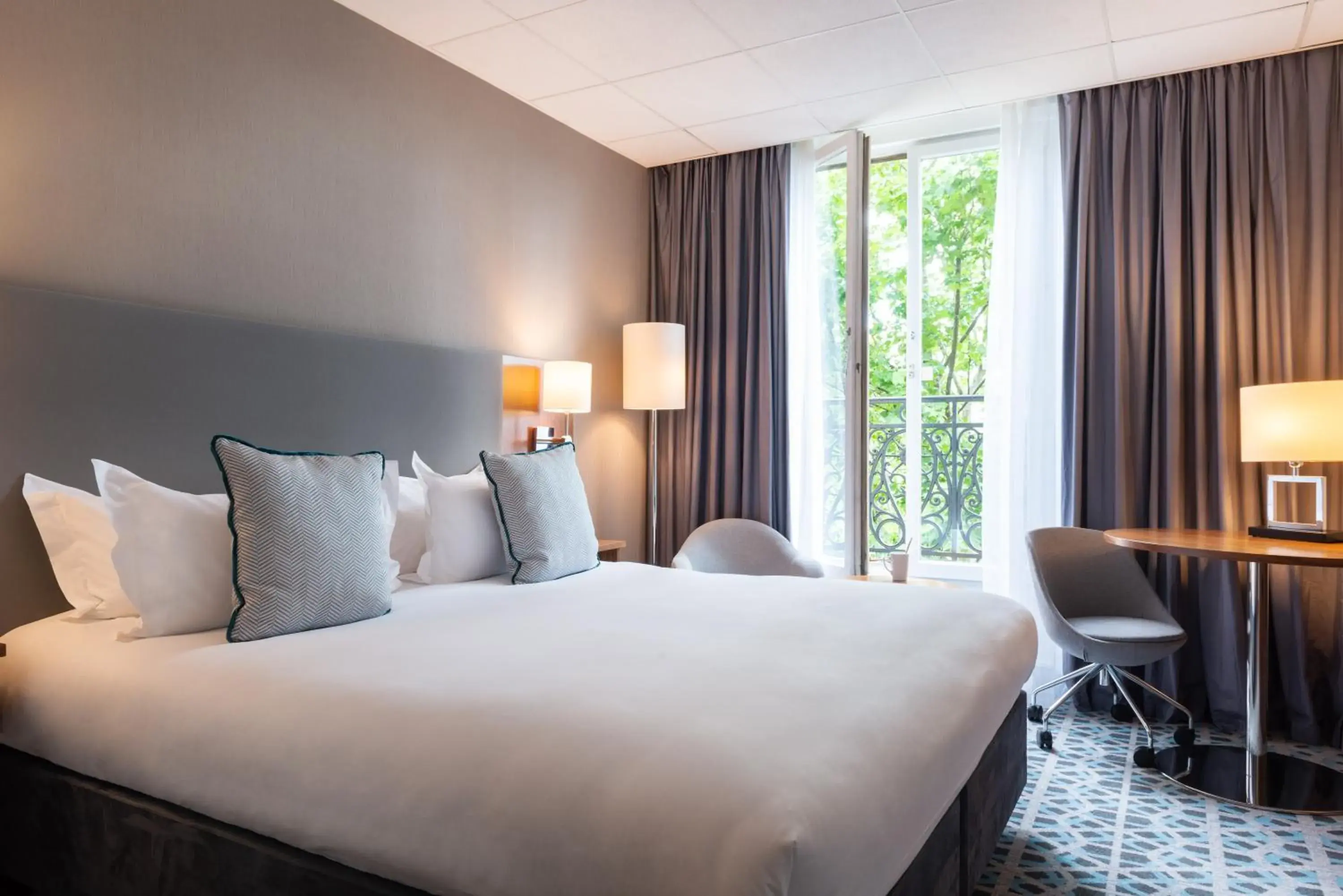 Bed in Crowne Plaza Paris - Republique by IHG Bed in Crowne Plaza Paris - Republique by IHG