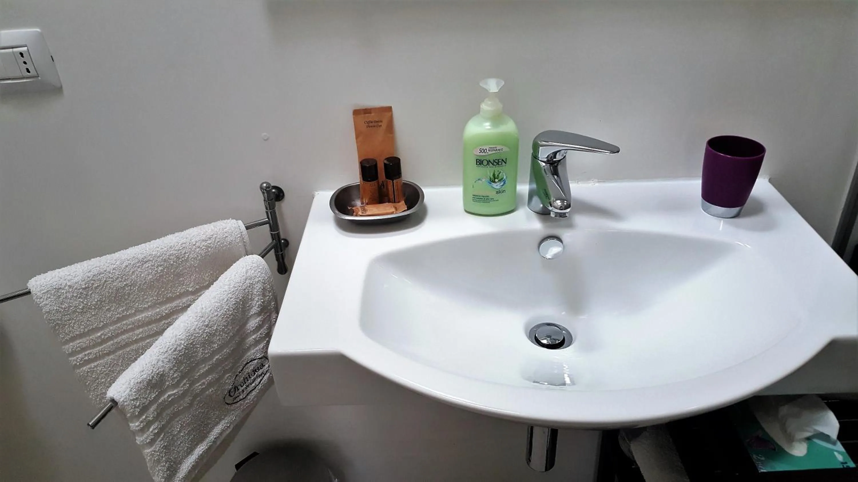 Bathroom in Orchidea Rooms & Suites