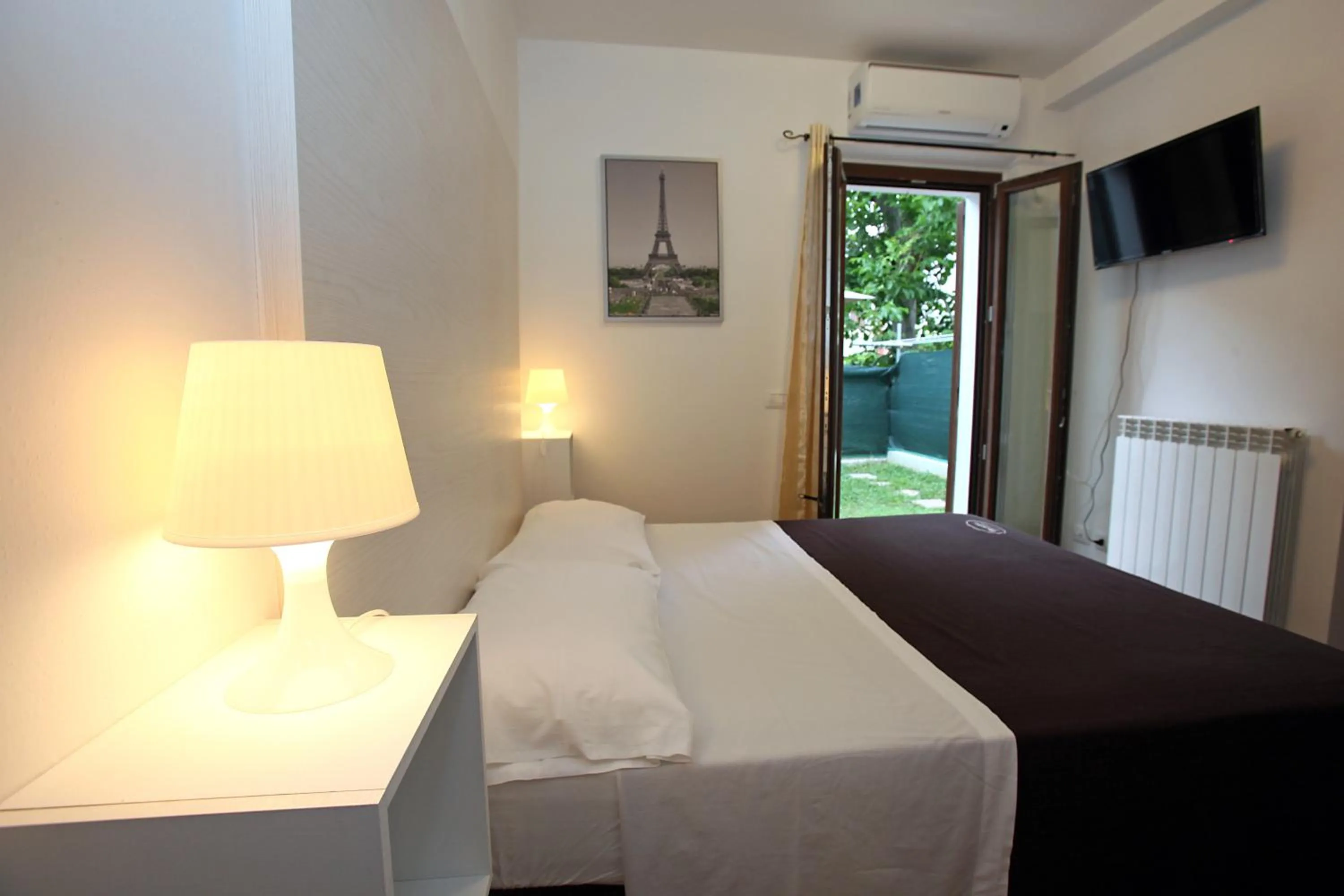 Bed in Orchidea Rooms & Suites