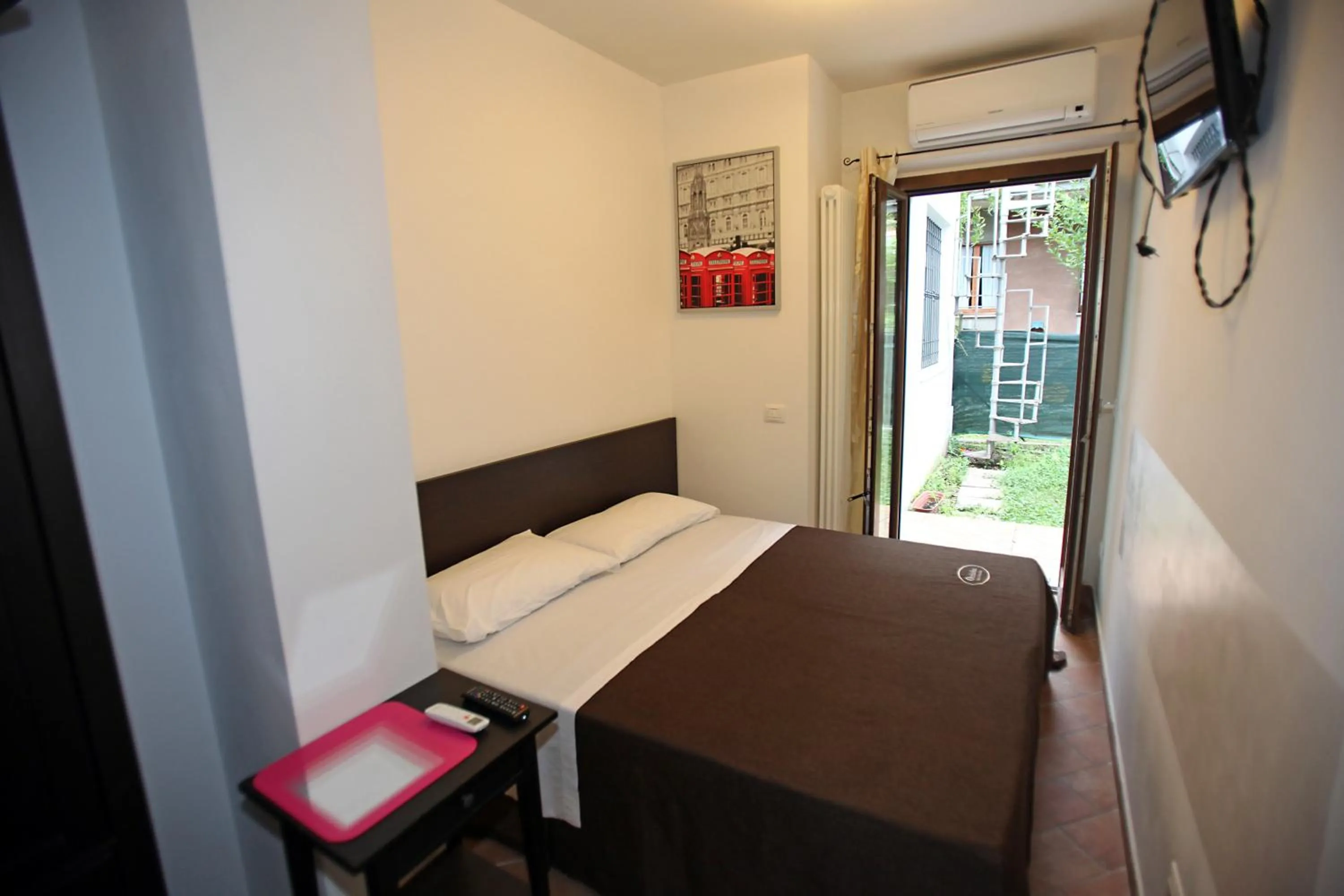 Bed in Orchidea Rooms & Suites