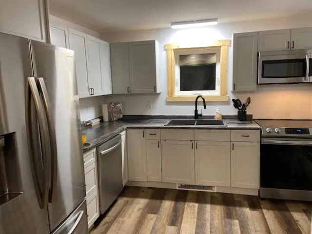 Bears Den Guest House