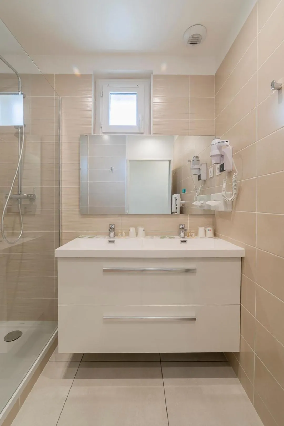 Bathroom in Cit'Hotel Imperial