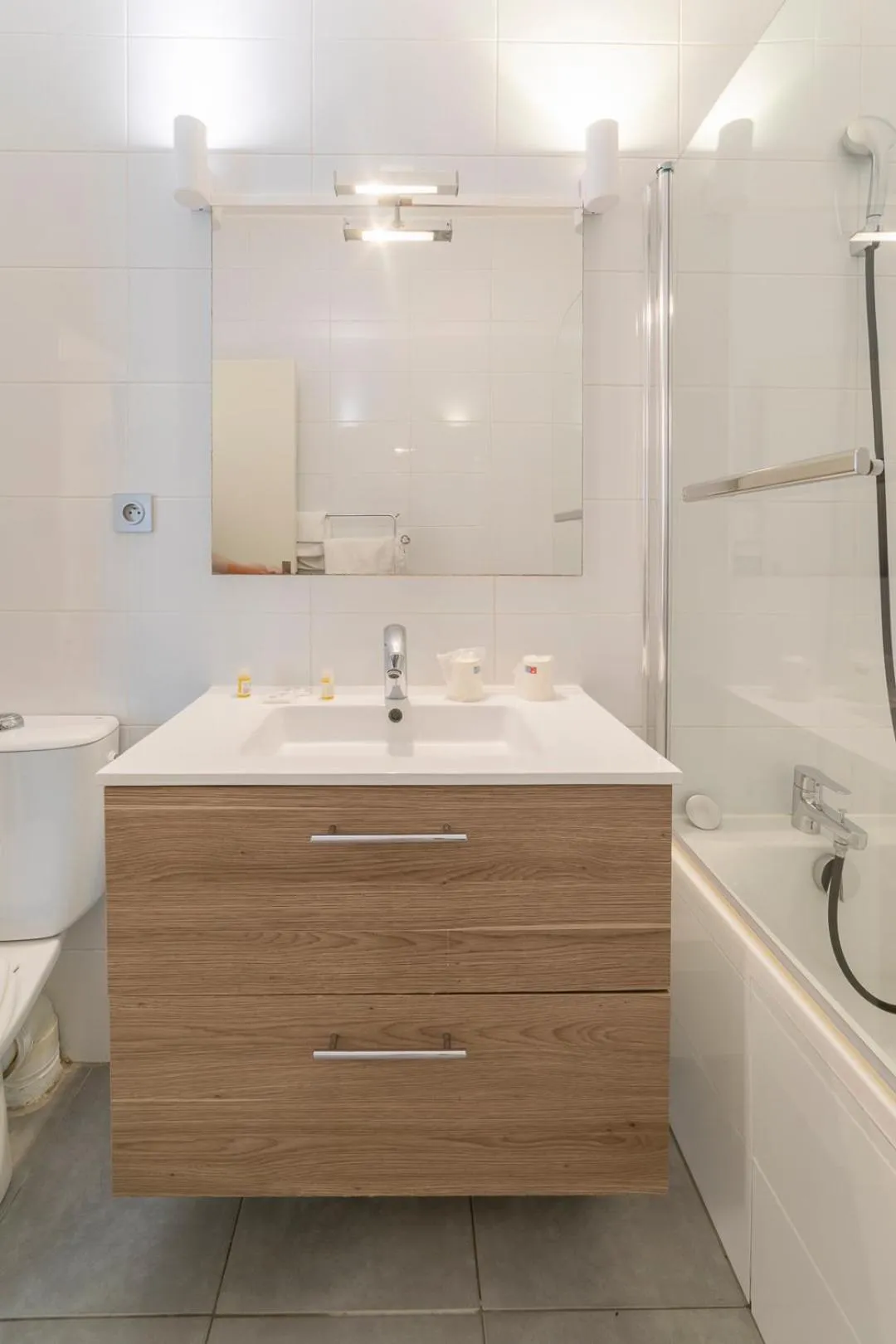 Bathroom in Cit'Hotel Imperial