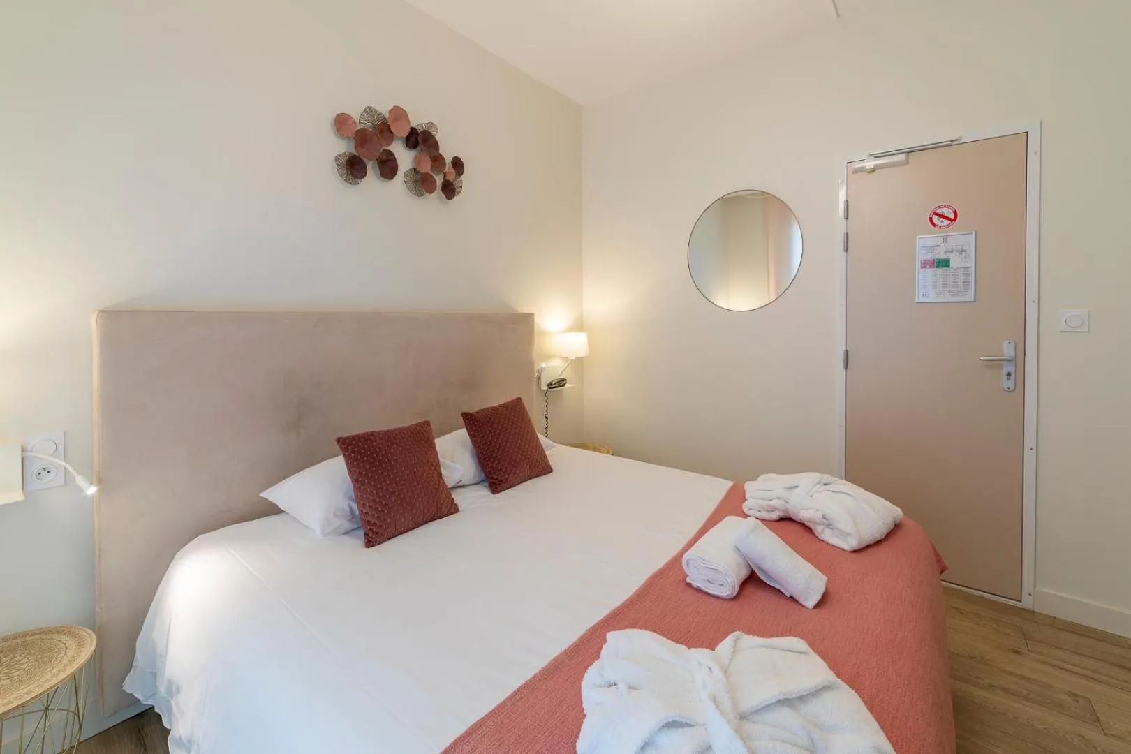 Bedroom, Bed in Cit'Hotel Imperial