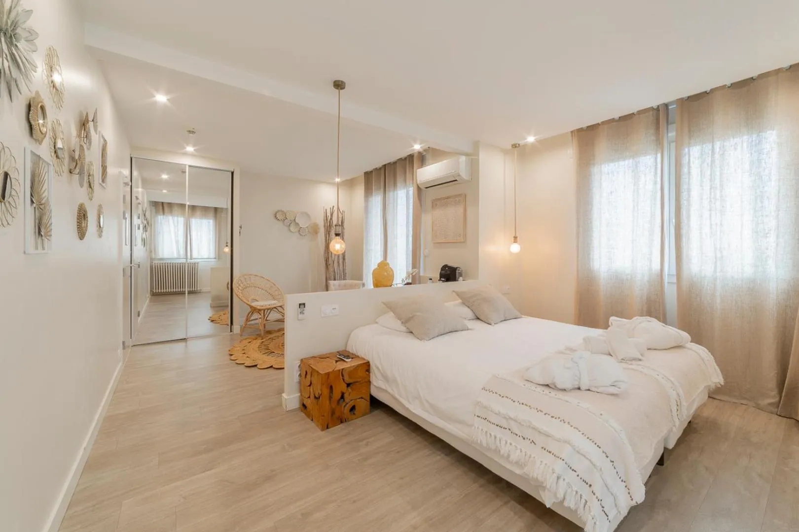 Photo of the whole room, Bed in Cit'Hotel Imperial