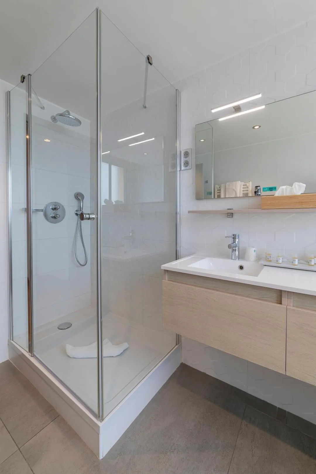 Bathroom in Cit'Hotel Imperial