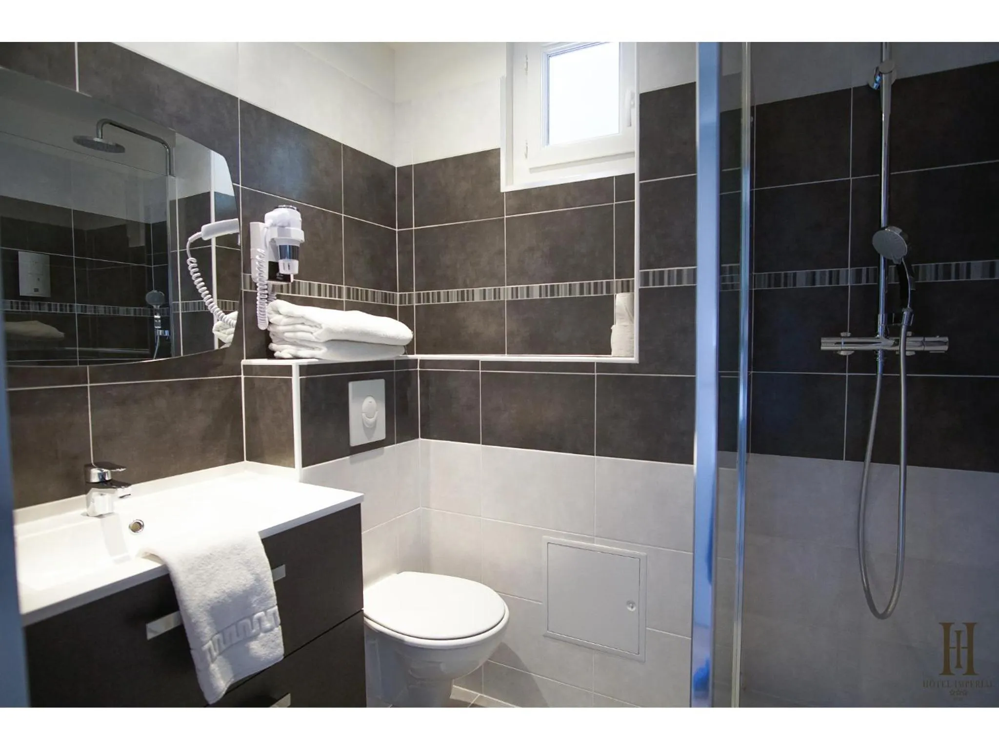 Bathroom in Cit'Hotel Imperial