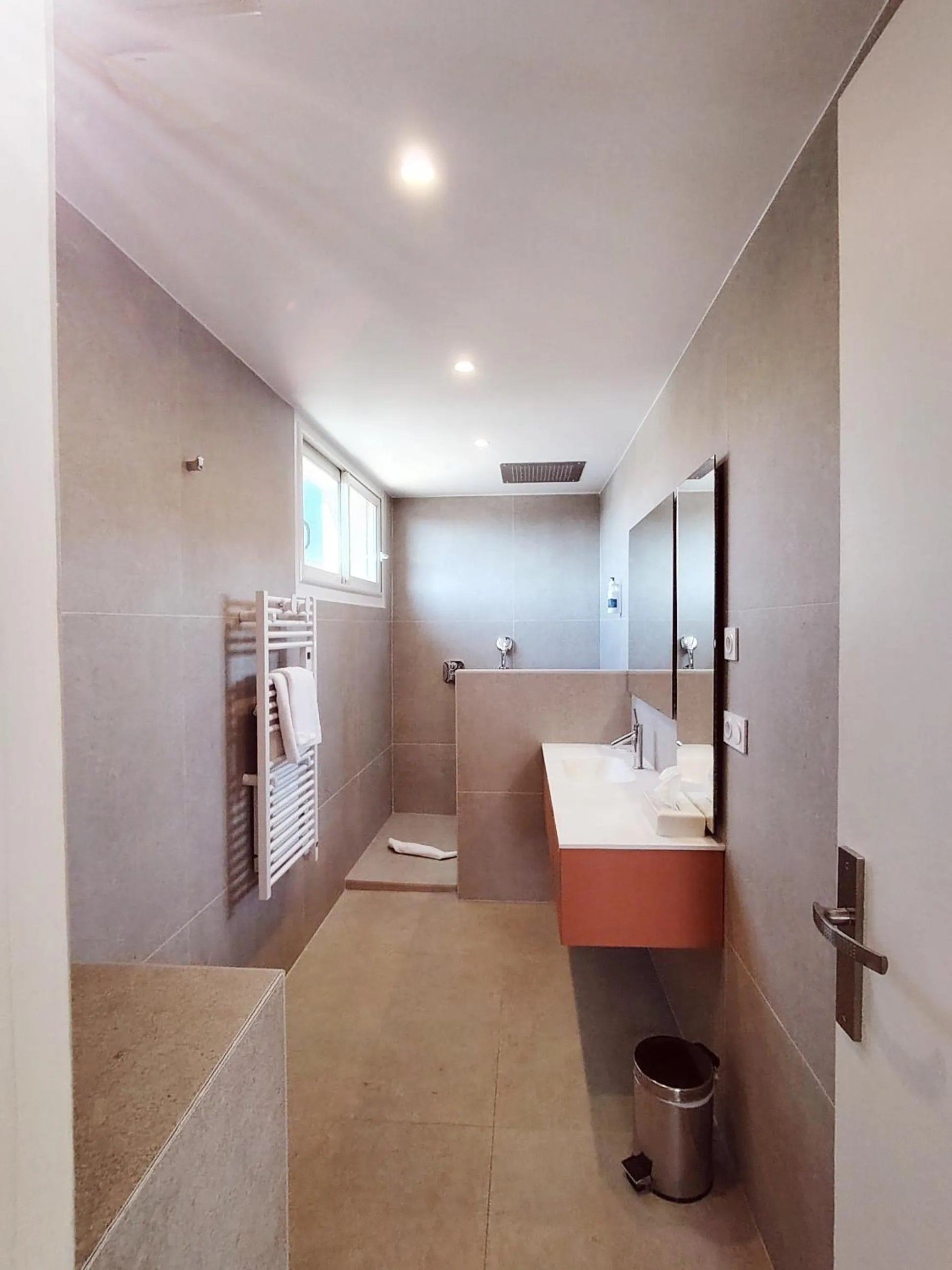 Bathroom in Cit'Hotel Imperial