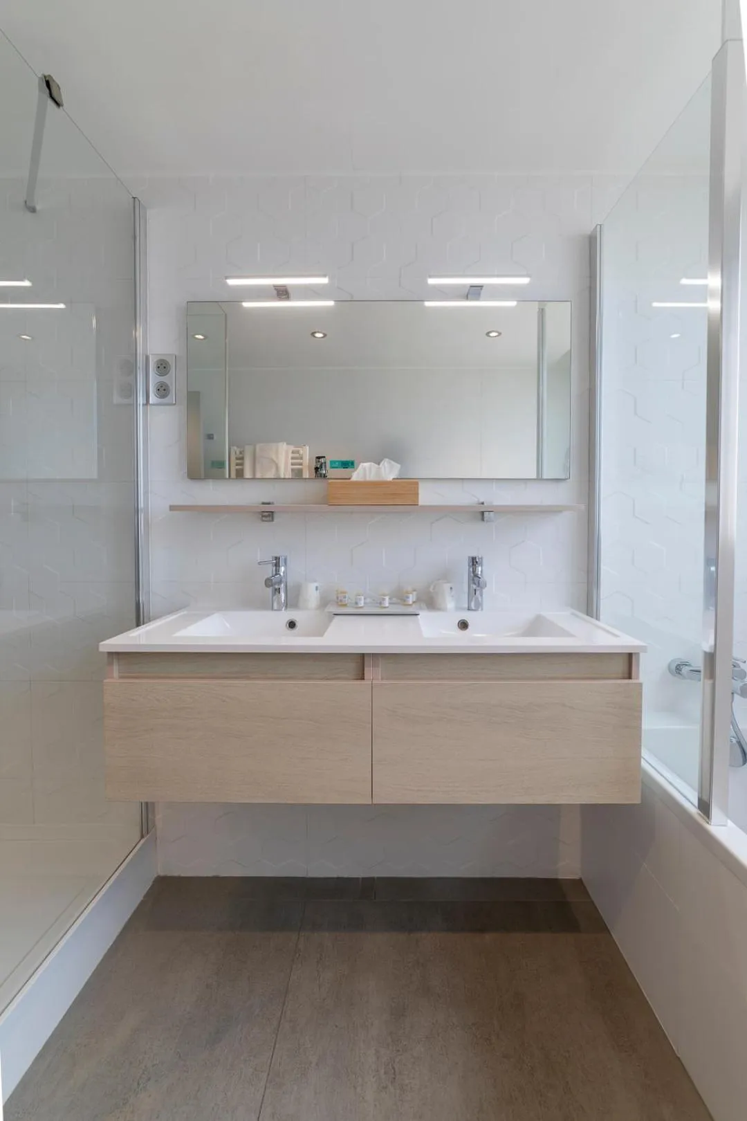 Bathroom in Cit'Hotel Imperial