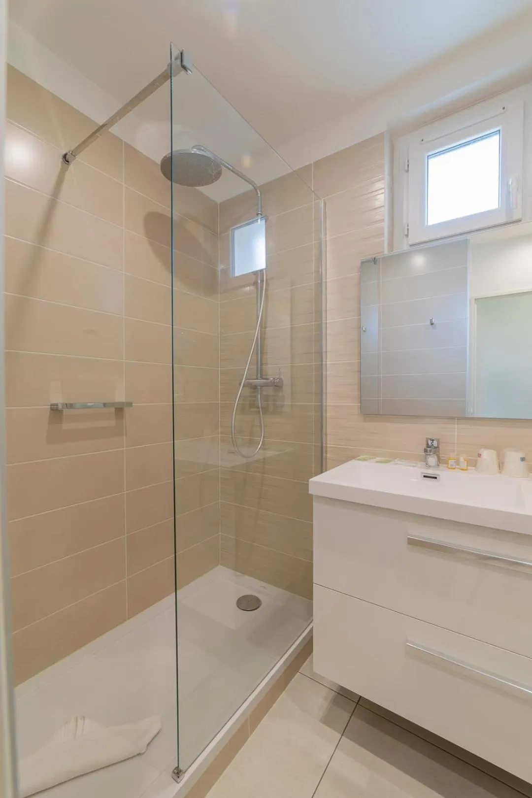 Bathroom in Cit'Hotel Imperial