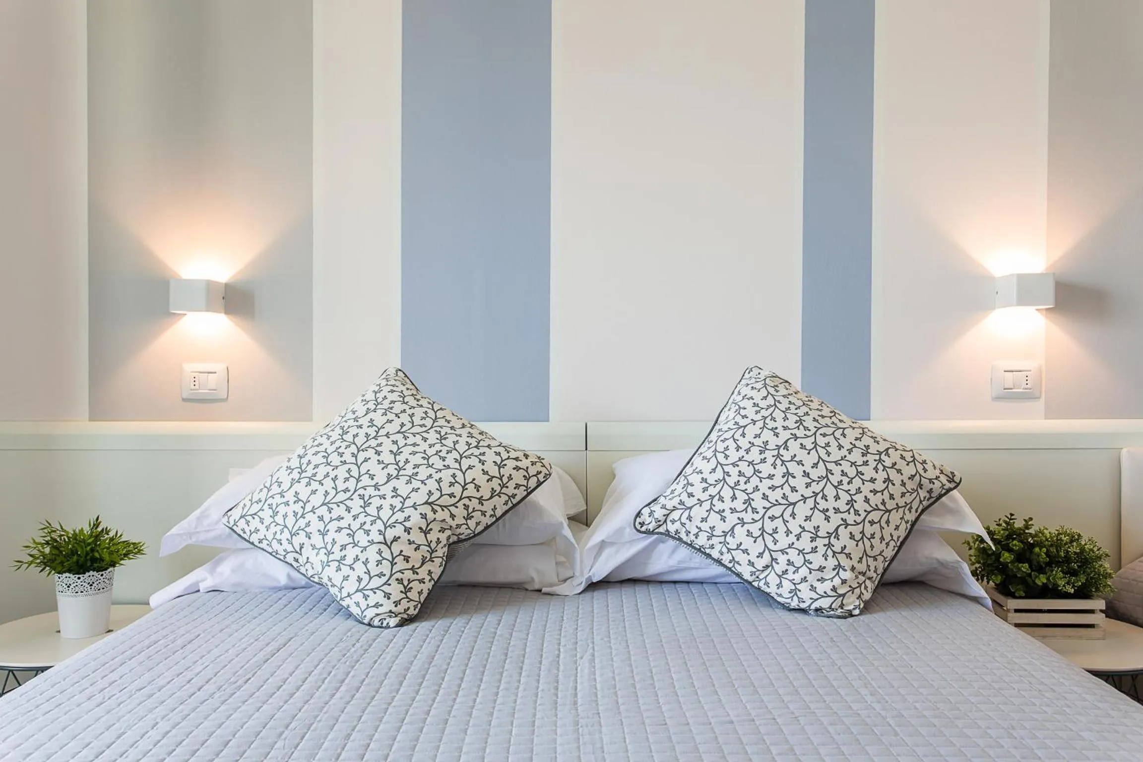 Photo of the whole room, Bed in Hotel Geminus B&B
