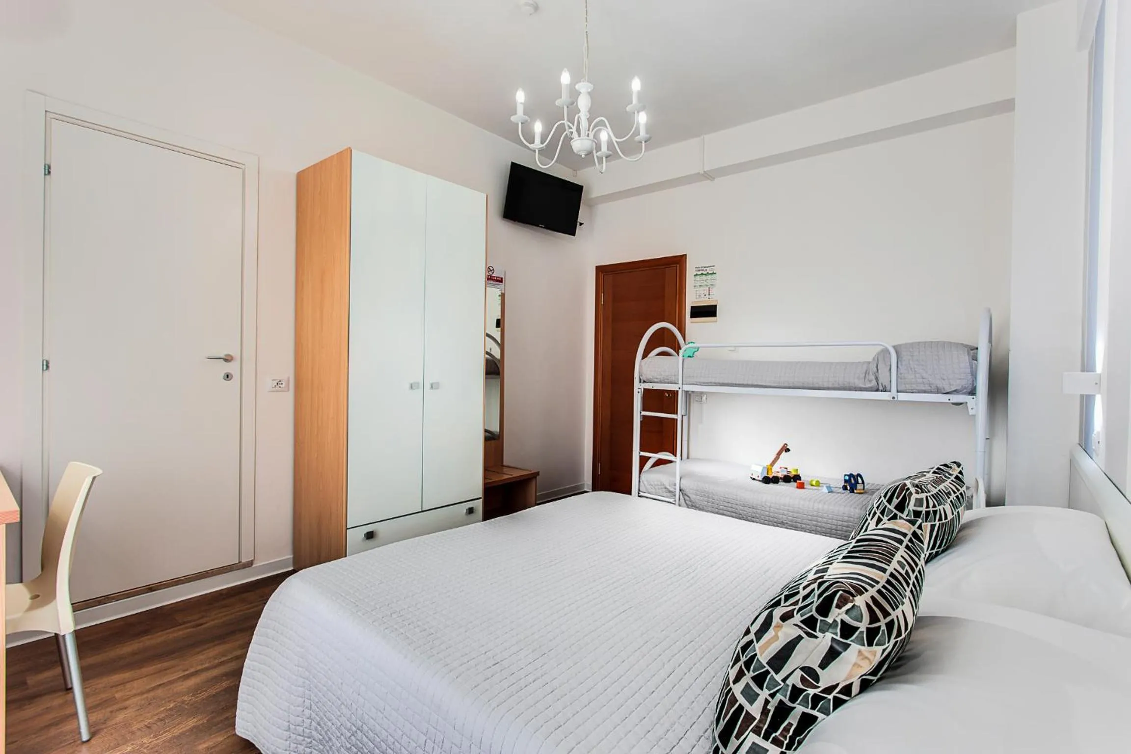 Photo of the whole room, Bed in Hotel Geminus B&B