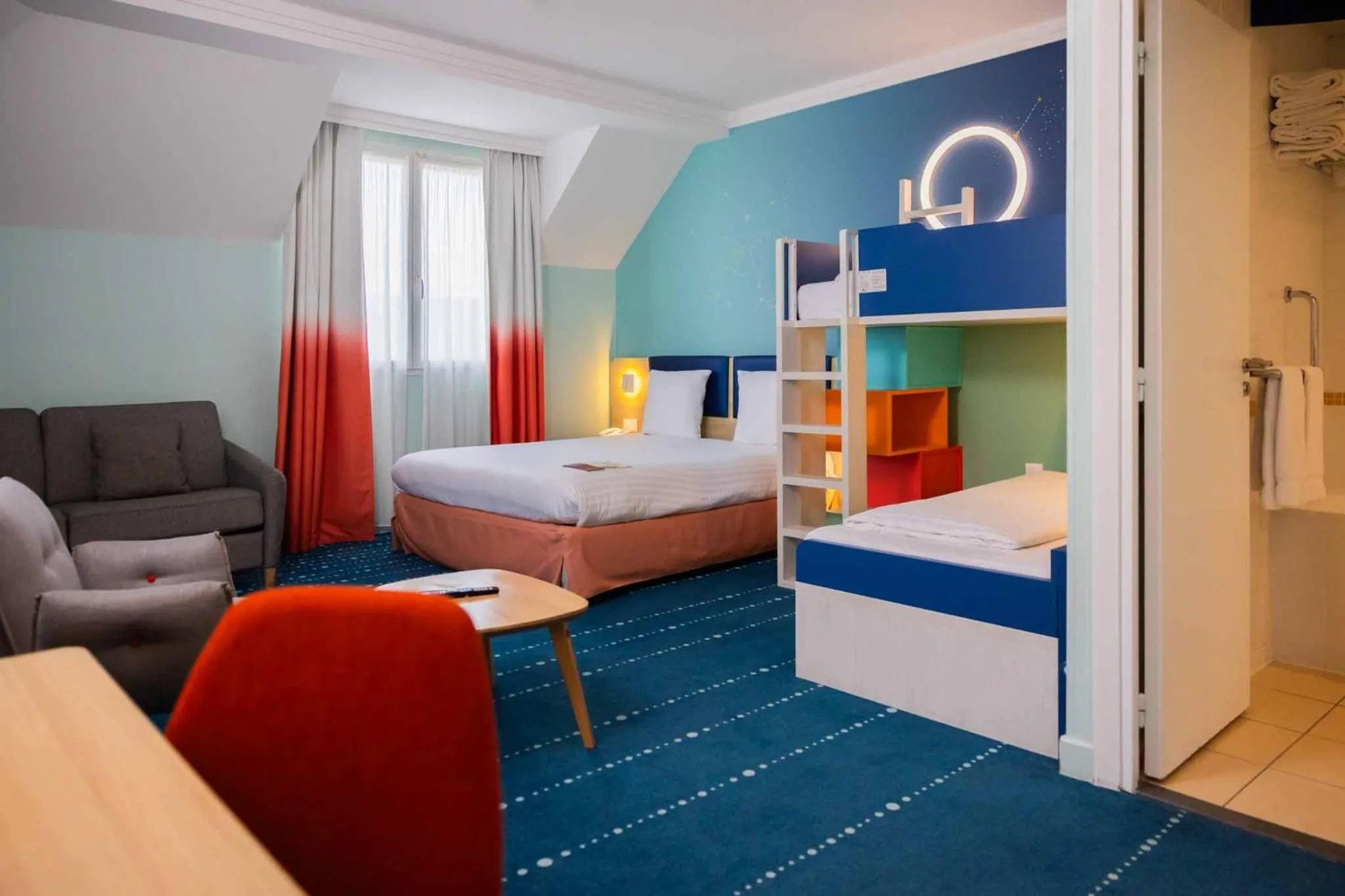 Bedroom, Bed in Grand Magic Hotel Marne La Vallée