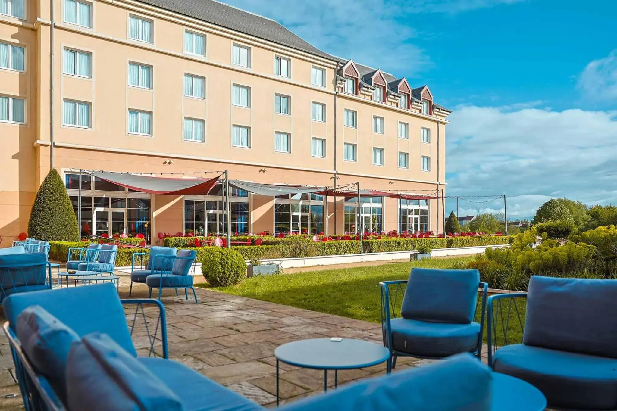 Garden view in Grand Magic Hotel Marne La Vallée Garden view in Grand Magic Hotel Marne La Vallée