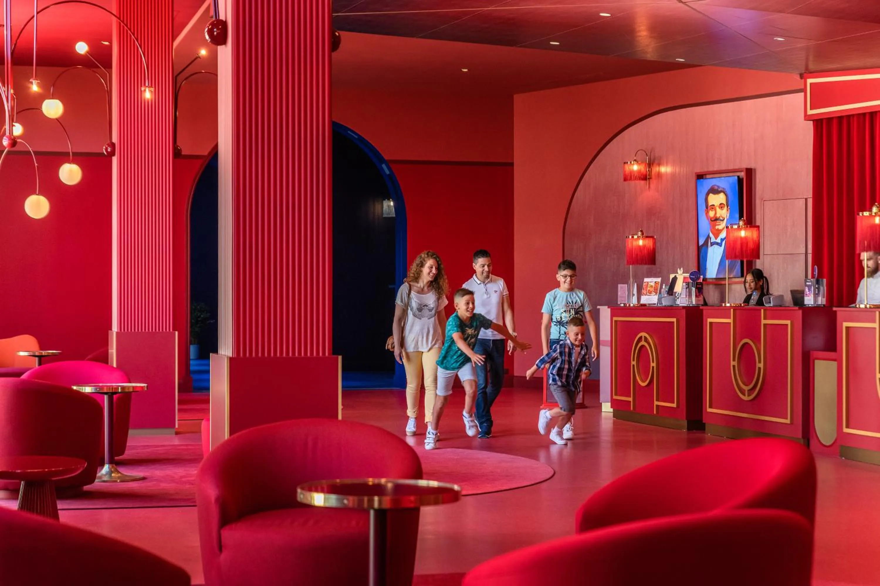 Lobby or reception in Grand Magic Hotel Marne La Vallée