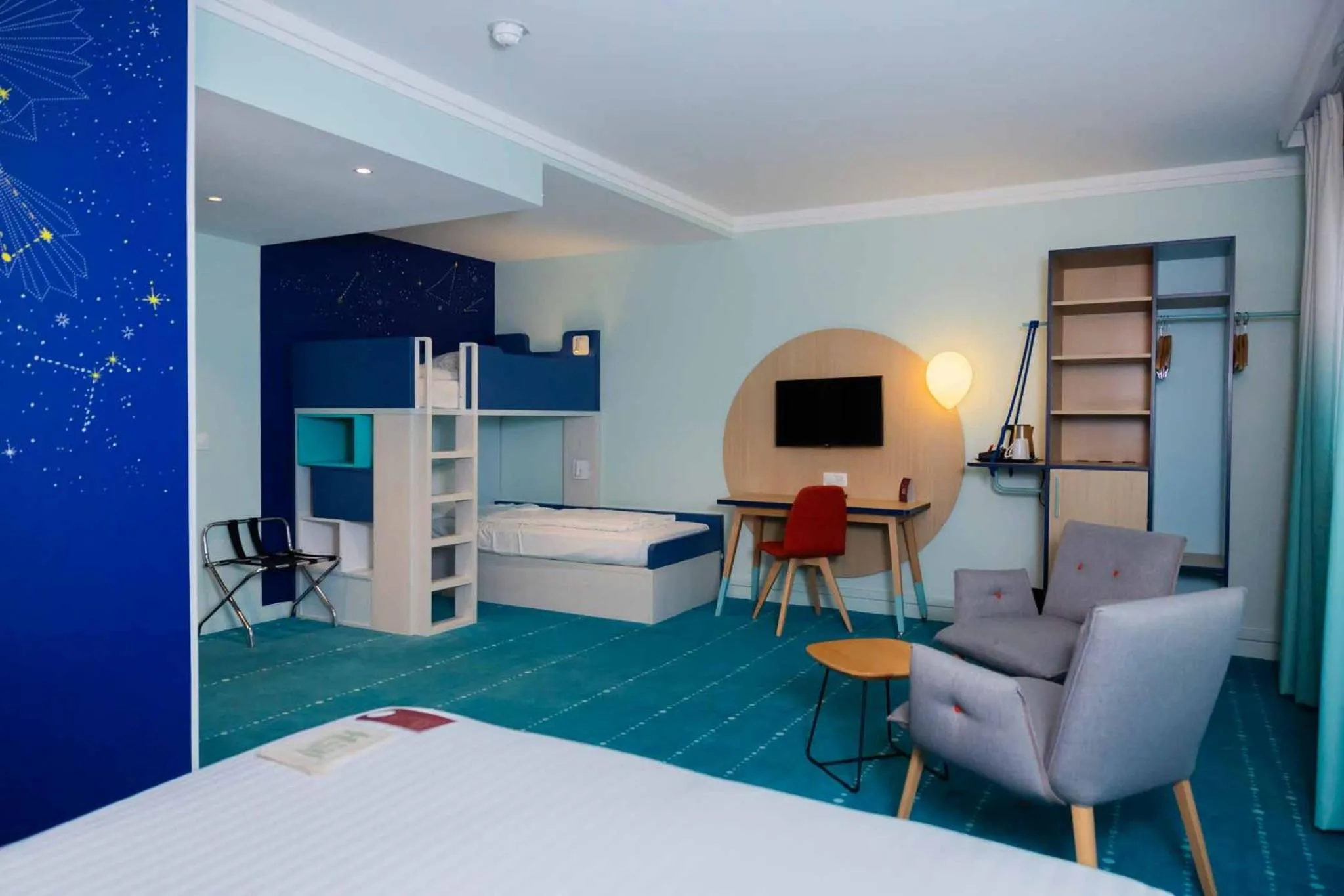 Bedroom, Bed in Grand Magic Hotel Marne La Vallée