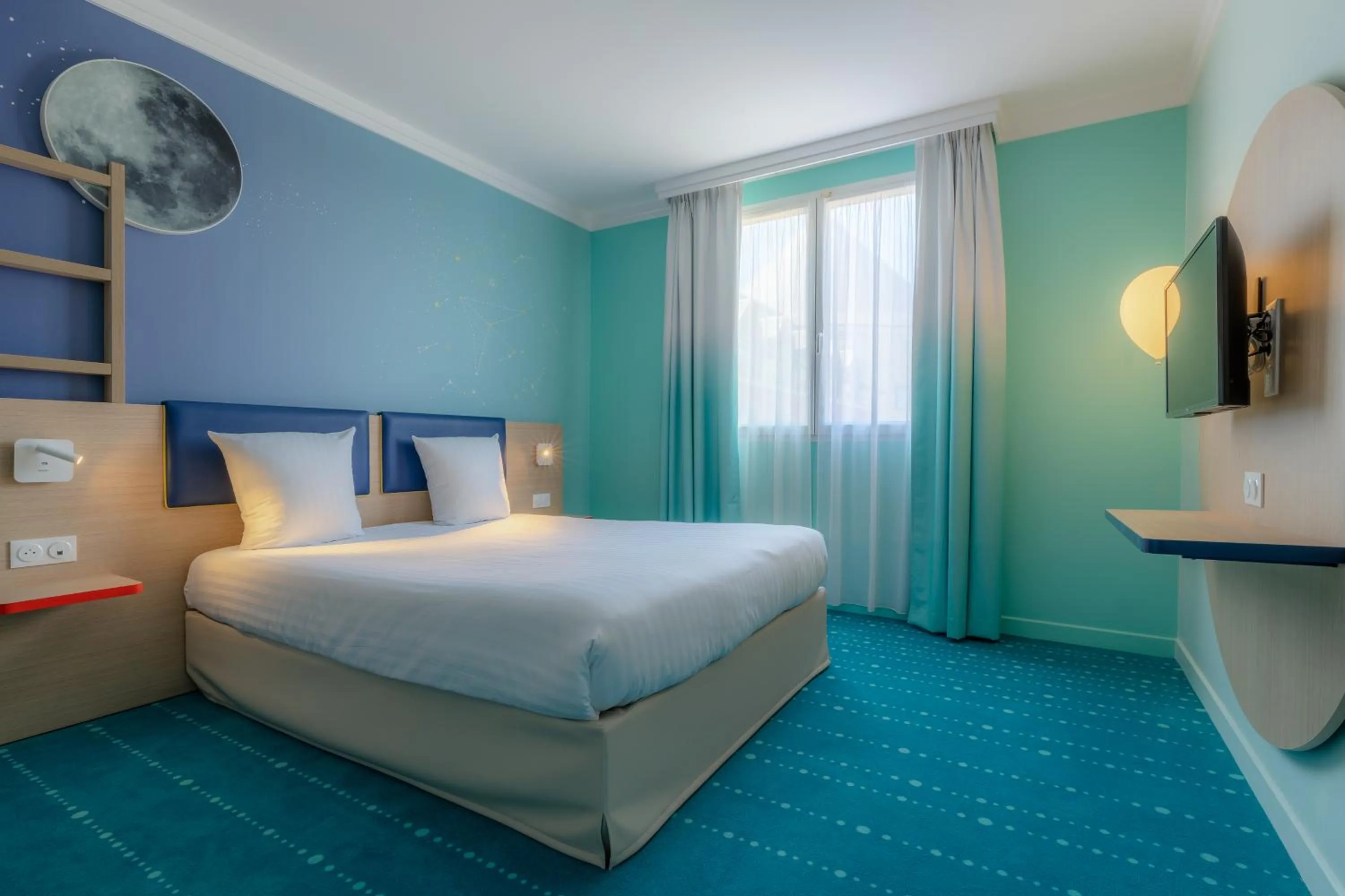 Bedroom, Bed in Grand Magic Hotel Marne La Vallée