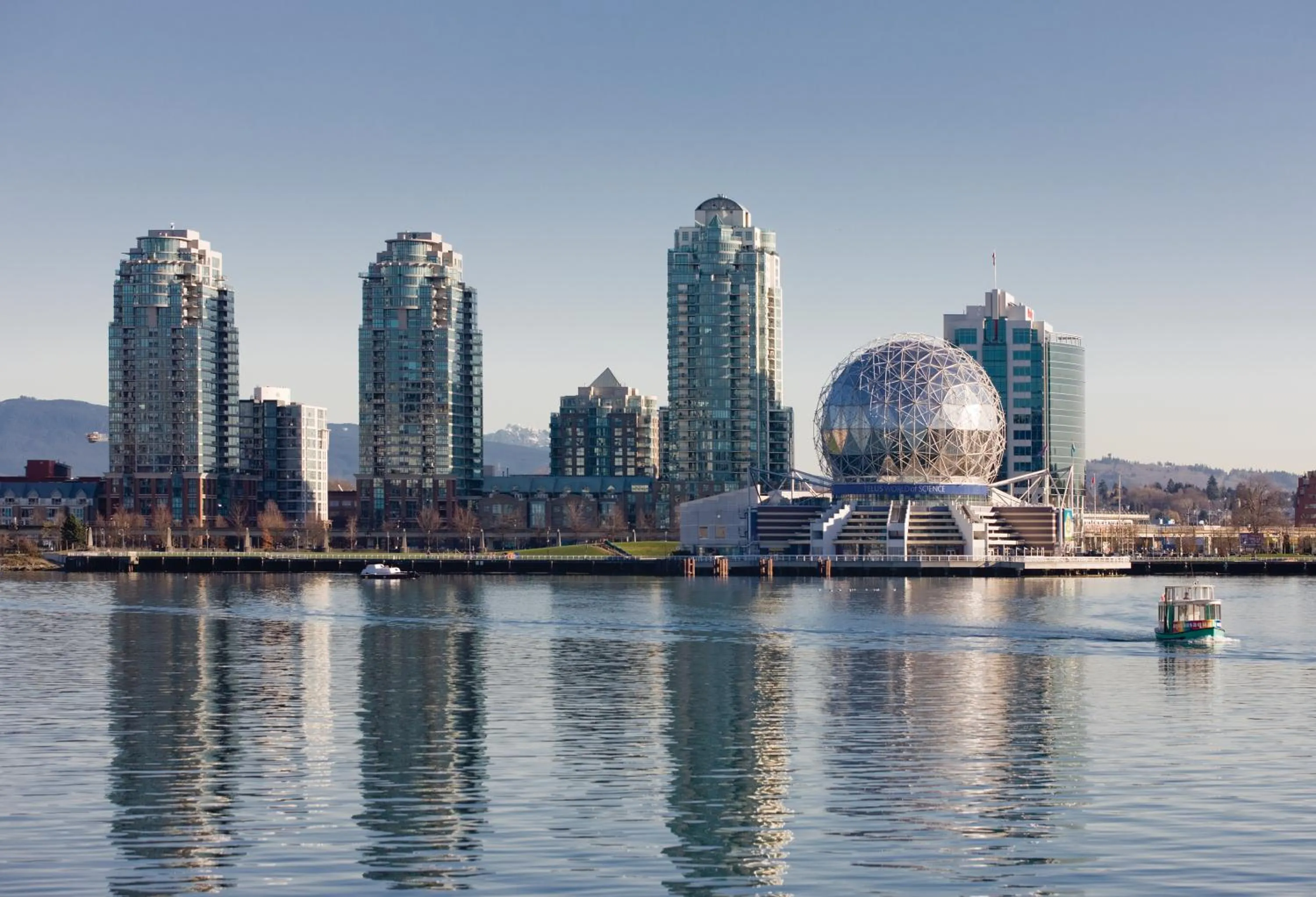 Property building in WorldMark Vancouver The Canadian