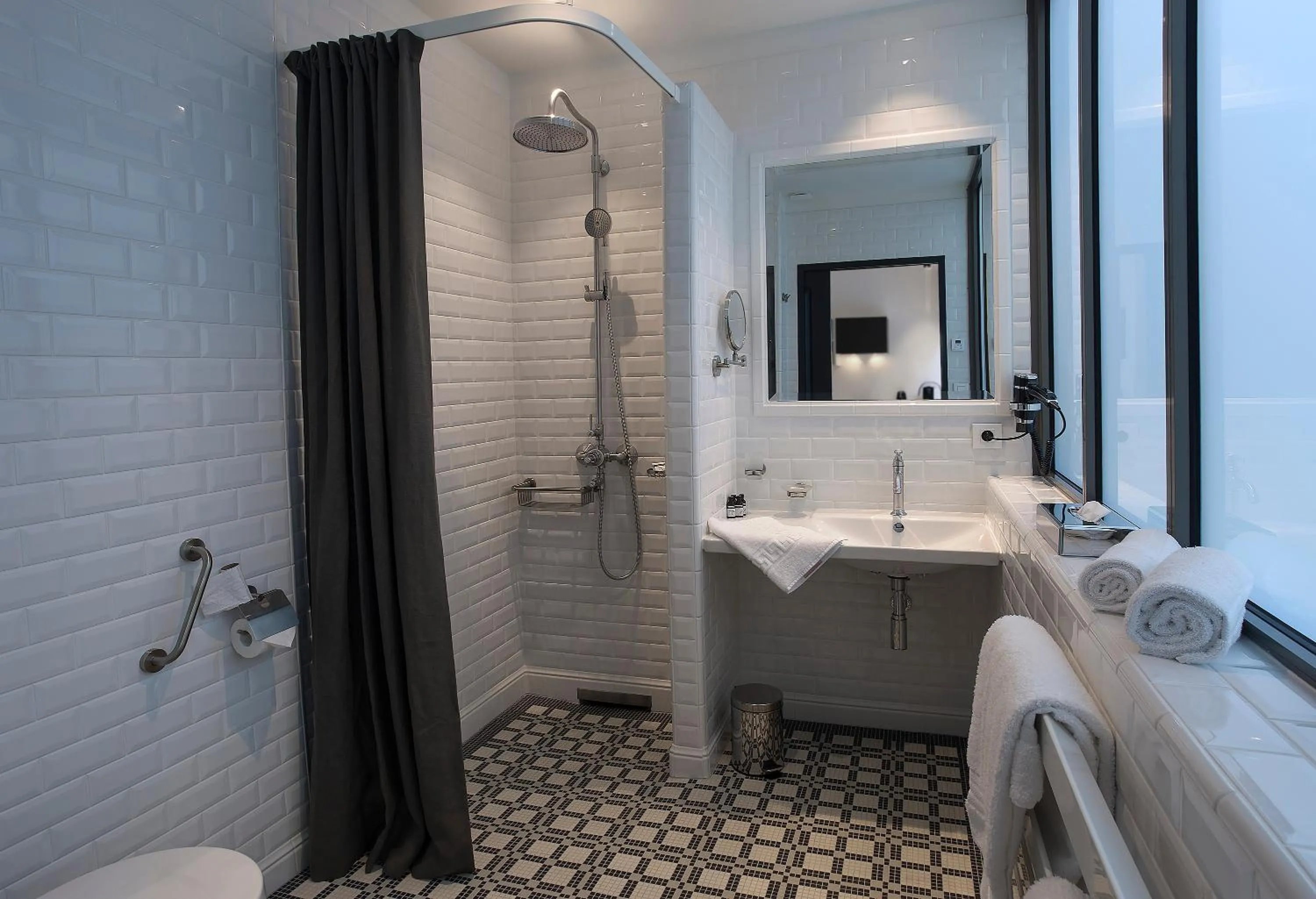 Shower in Appart'Hôtel - VILLA CÔTÉ PLATEAU - Hyper Centre - 3 Étoiles Certifiées-