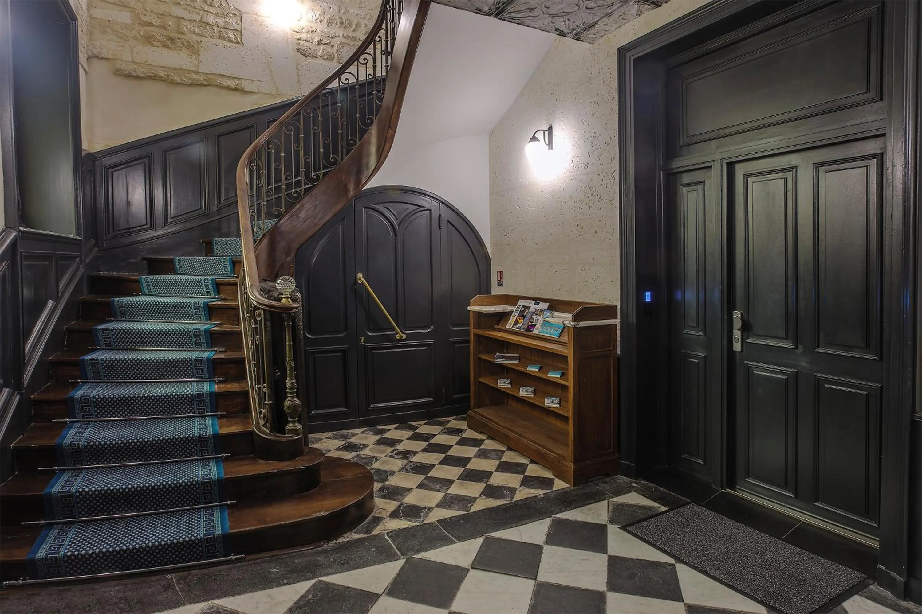 Lobby or reception in Appart'Hôtel - VILLA CÔTÉ PLATEAU - Hyper Centre - 3 Étoiles Certifiées-