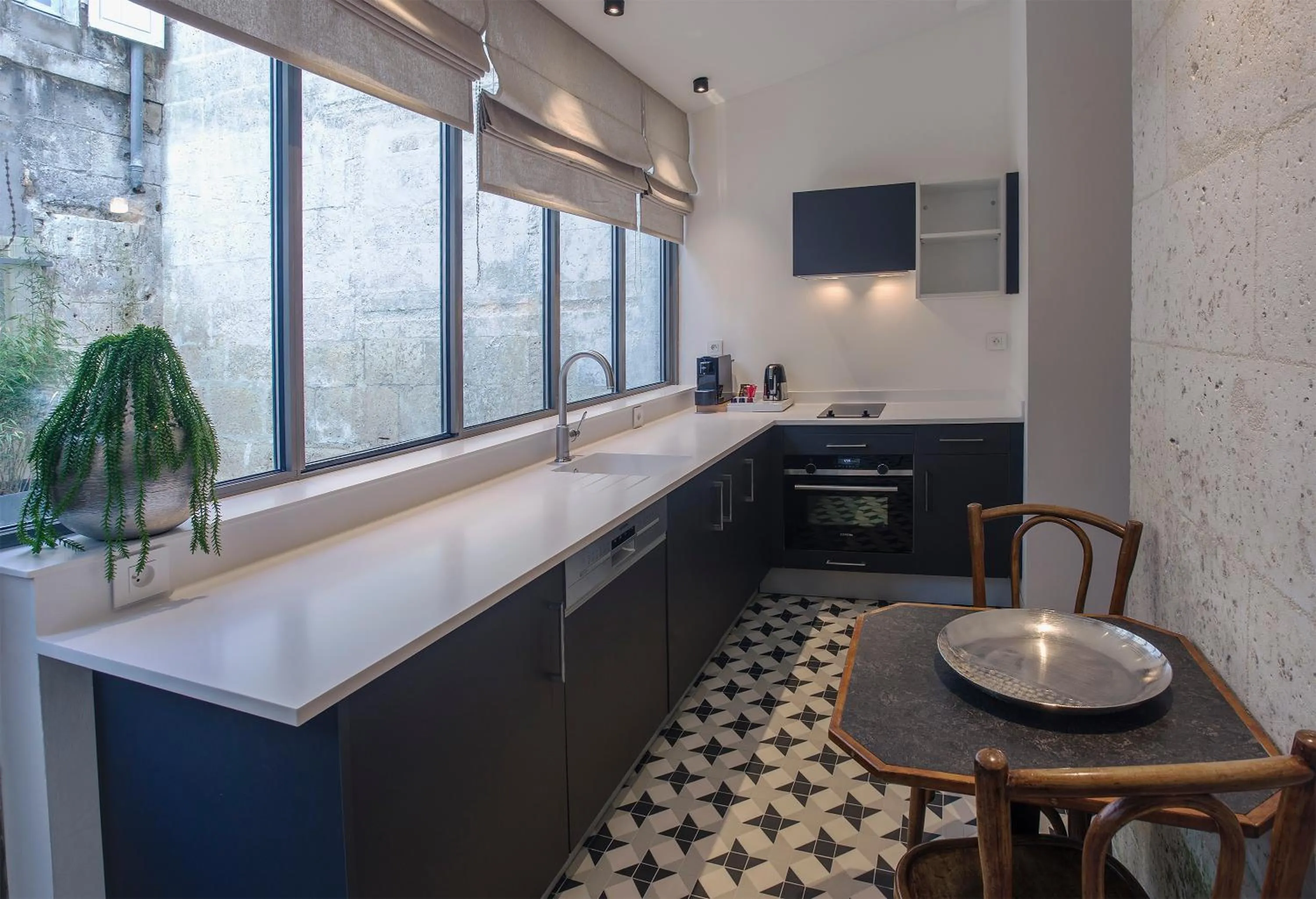 Kitchen or kitchenette in Appart'Hôtel - VILLA CÔTÉ PLATEAU - Hyper Centre - 3 Étoiles Certifiées-