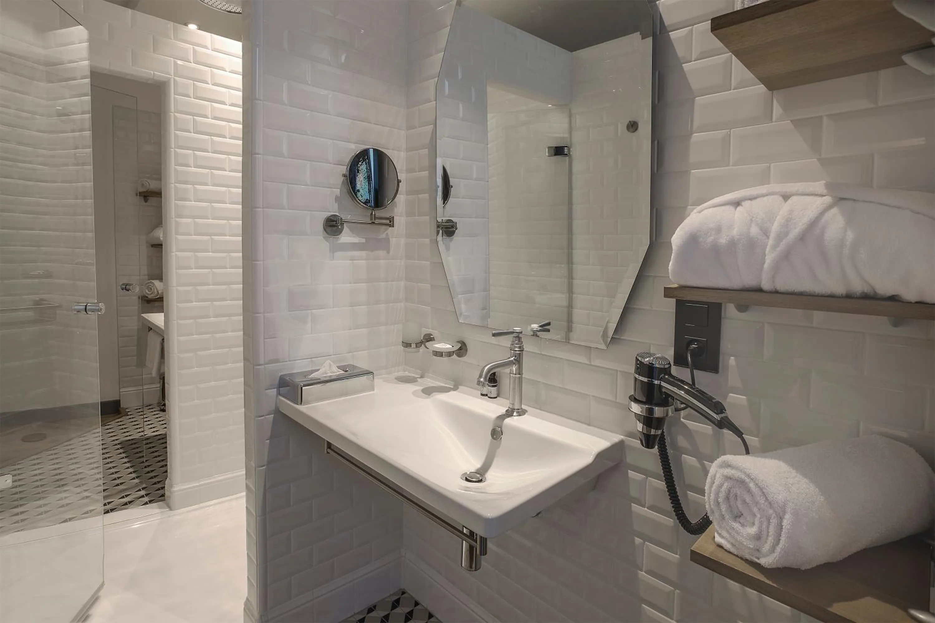 Shower in Appart'Hôtel - VILLA CÔTÉ PLATEAU - Hyper Centre - 3 Étoiles Certifiées-