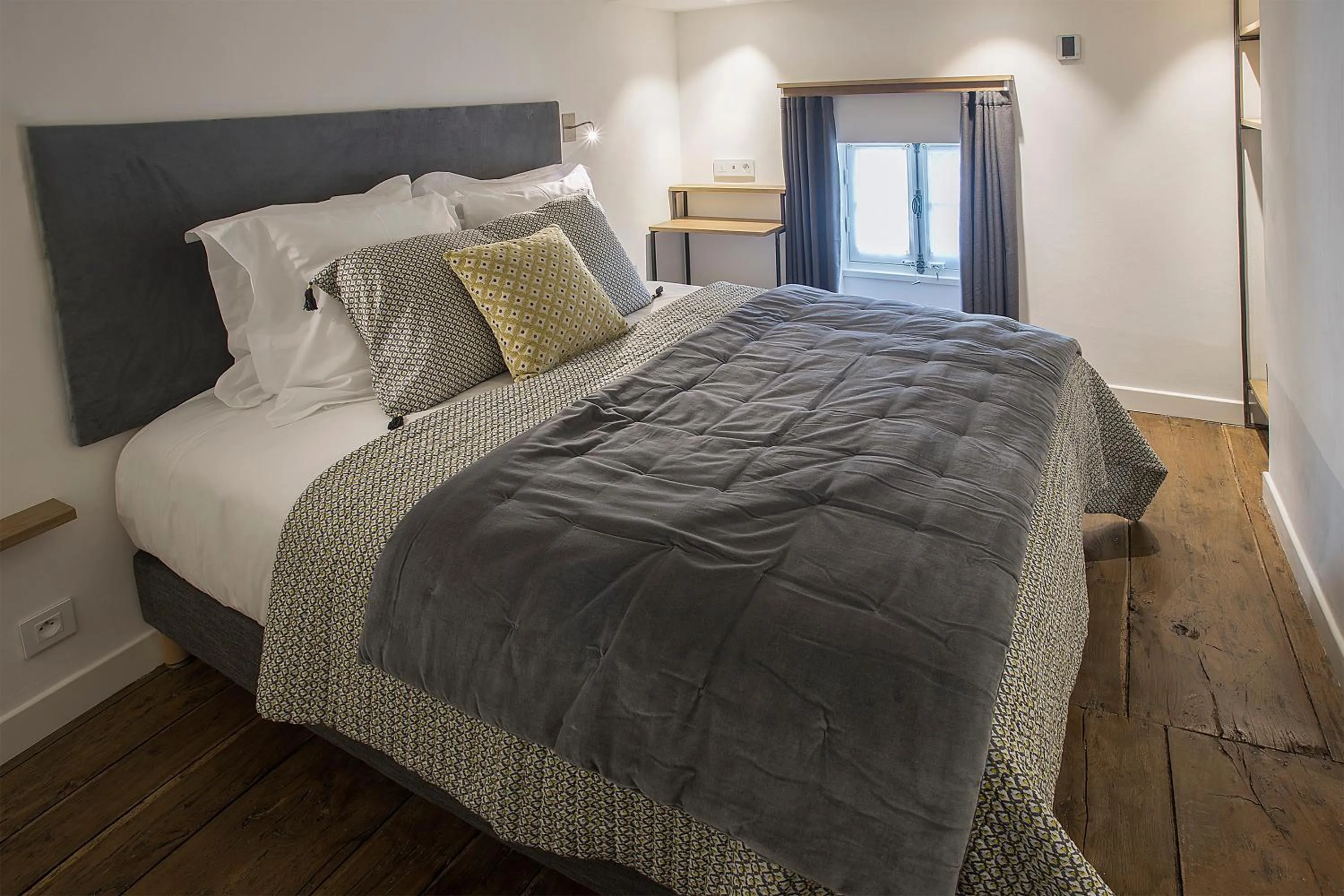 Bed in Appart'Hôtel - VILLA CÔTÉ PLATEAU - Hyper Centre - 3 Étoiles Certifiées-