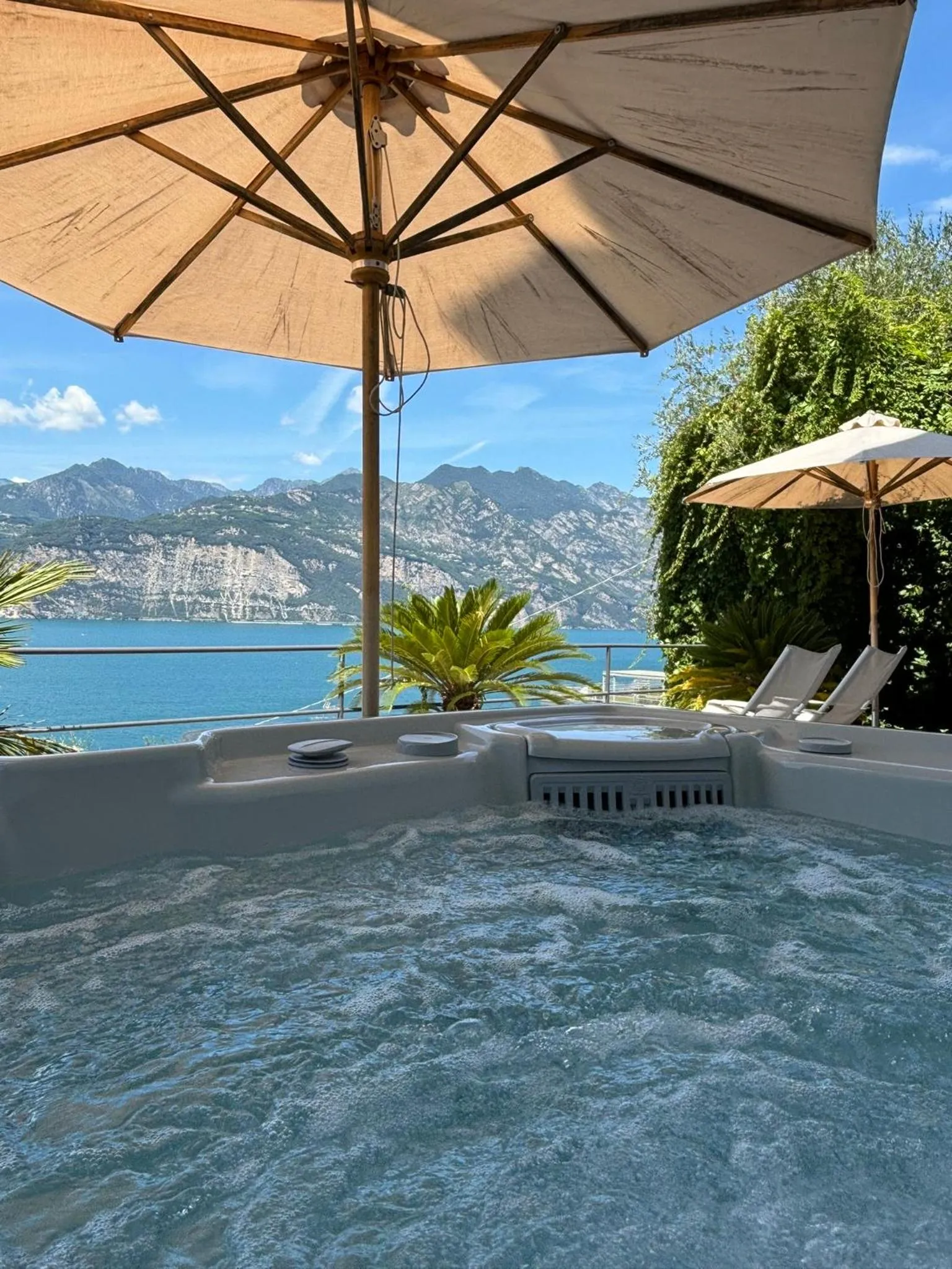 Hot Tub in Villa Emma Malcesine