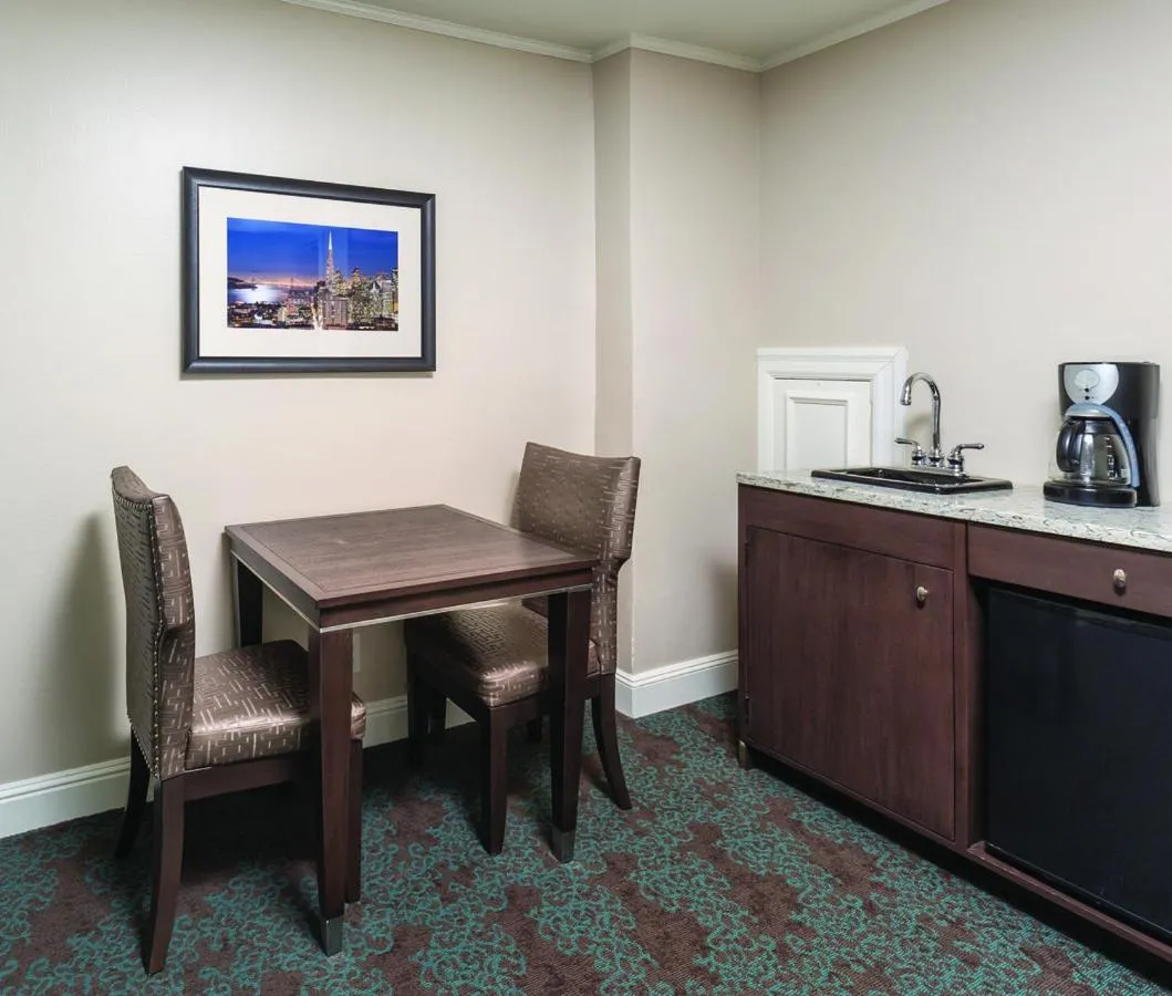 Dining area in Worldmark San Francisco