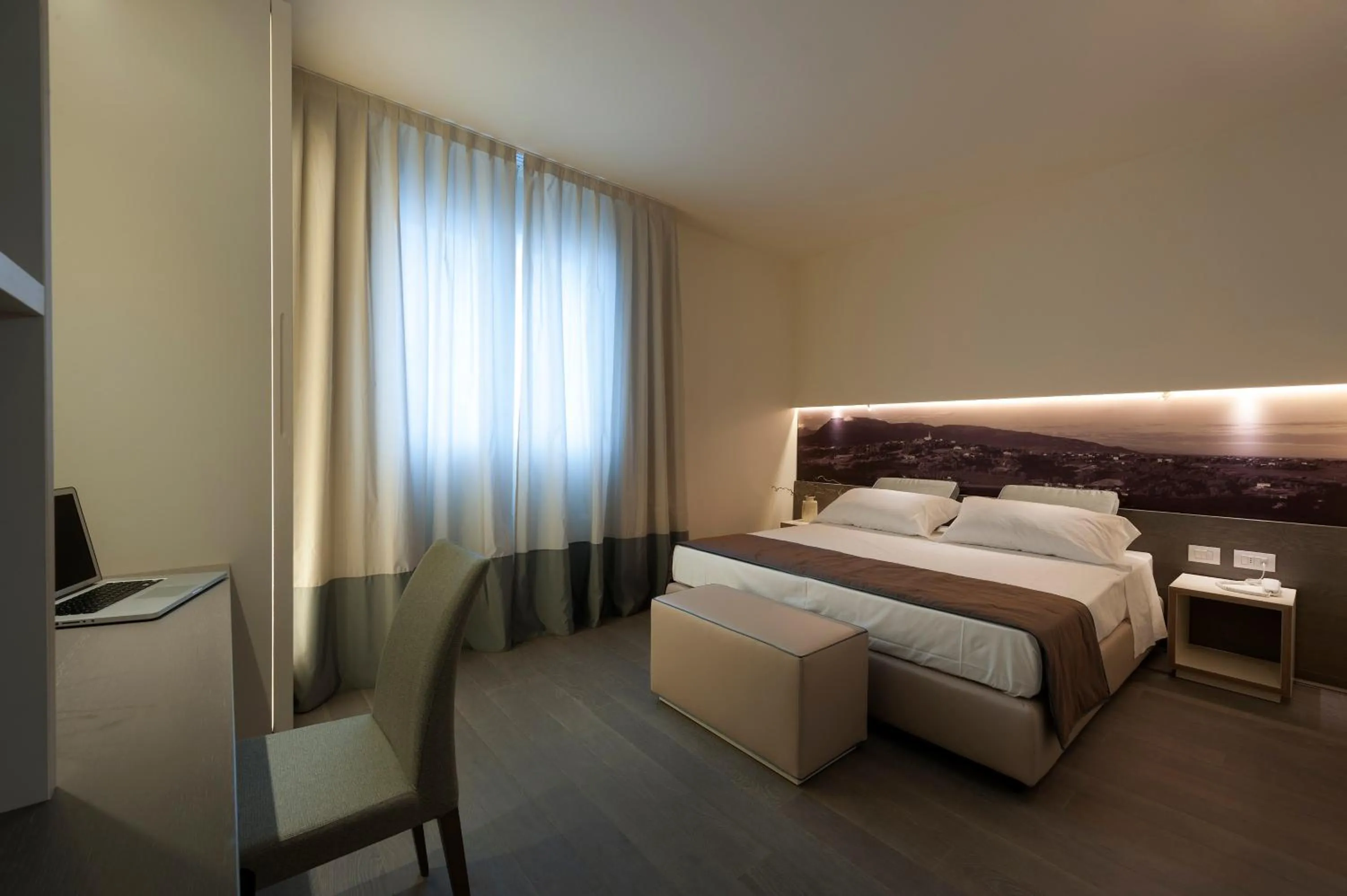 Photo of the whole room, Bed in Villa del Poggio Prosecco Bike Hotel