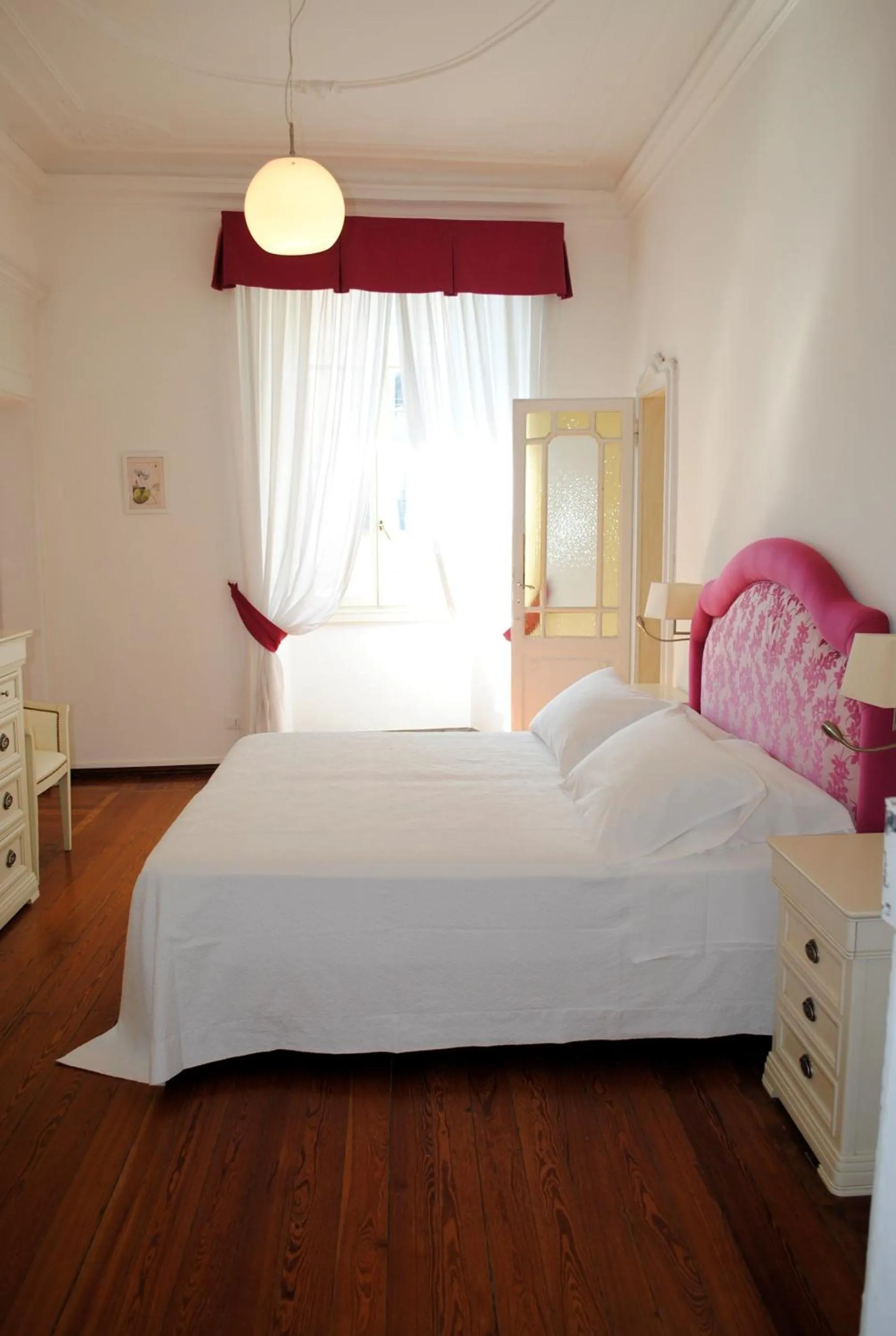 Bedroom, Bed in Suite Villa Lillia