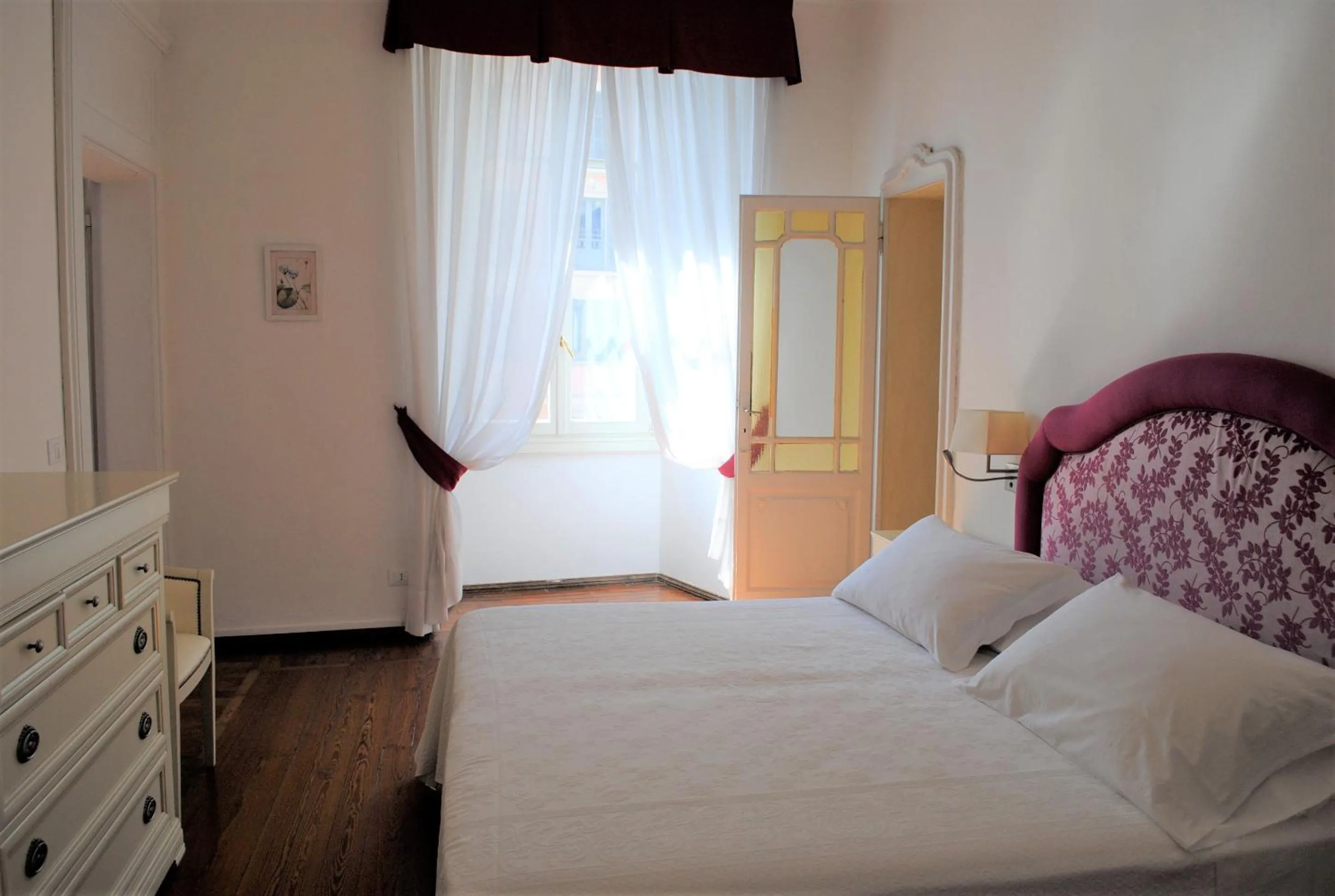 Bedroom, Bed in Suite Villa Lillia