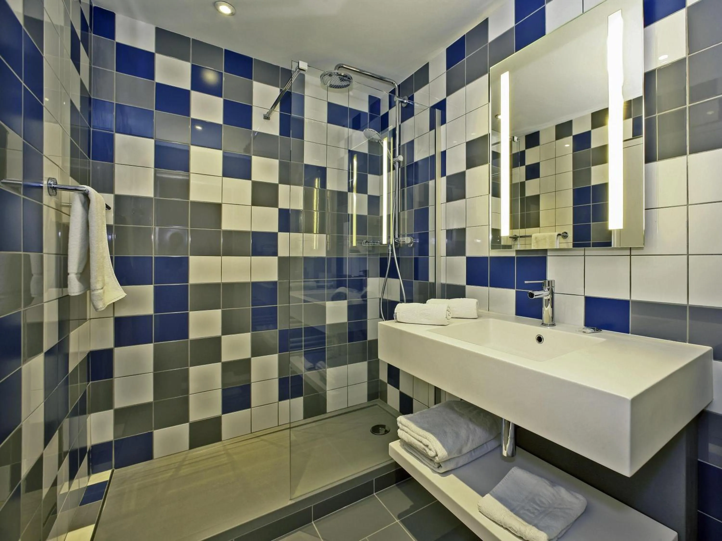 Bedroom in Mercure Castres L'Occitan