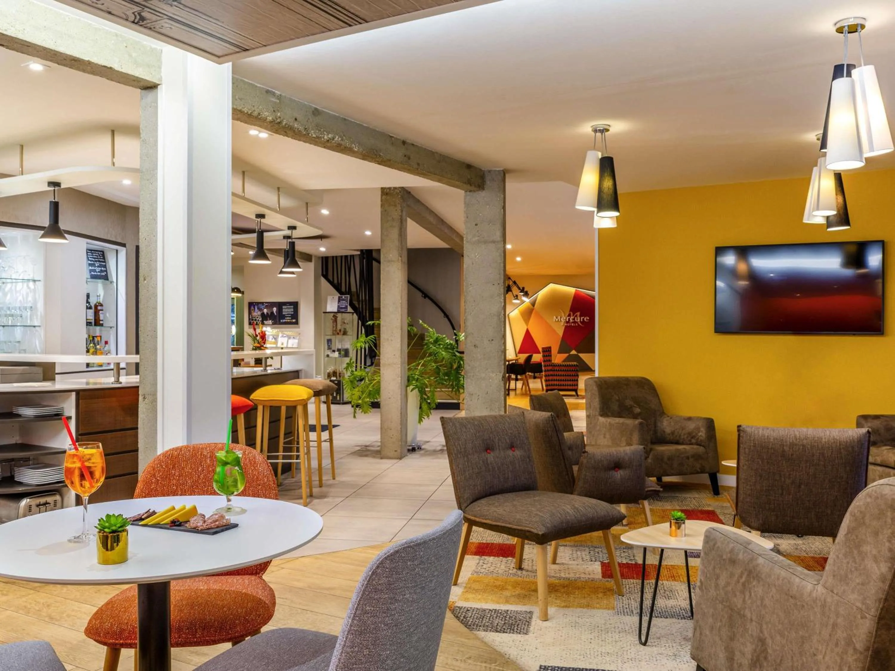 Lounge or bar in Mercure Castres L'Occitan