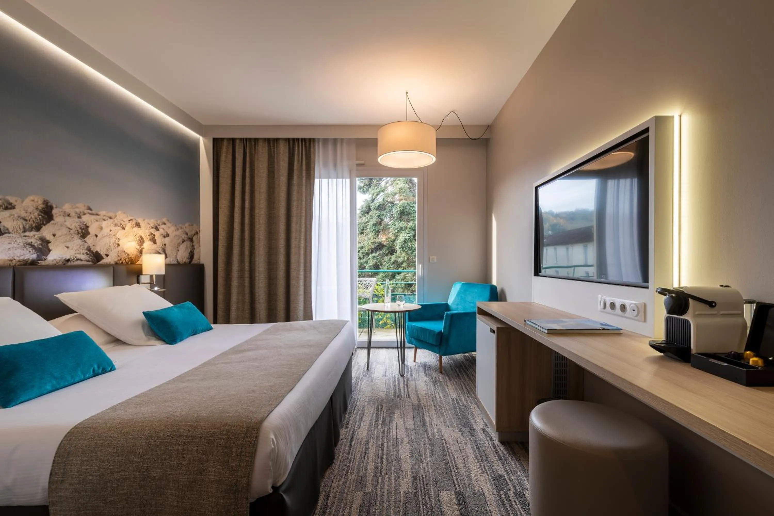 Photo of the whole room, Bed in Mercure Castres L'Occitan