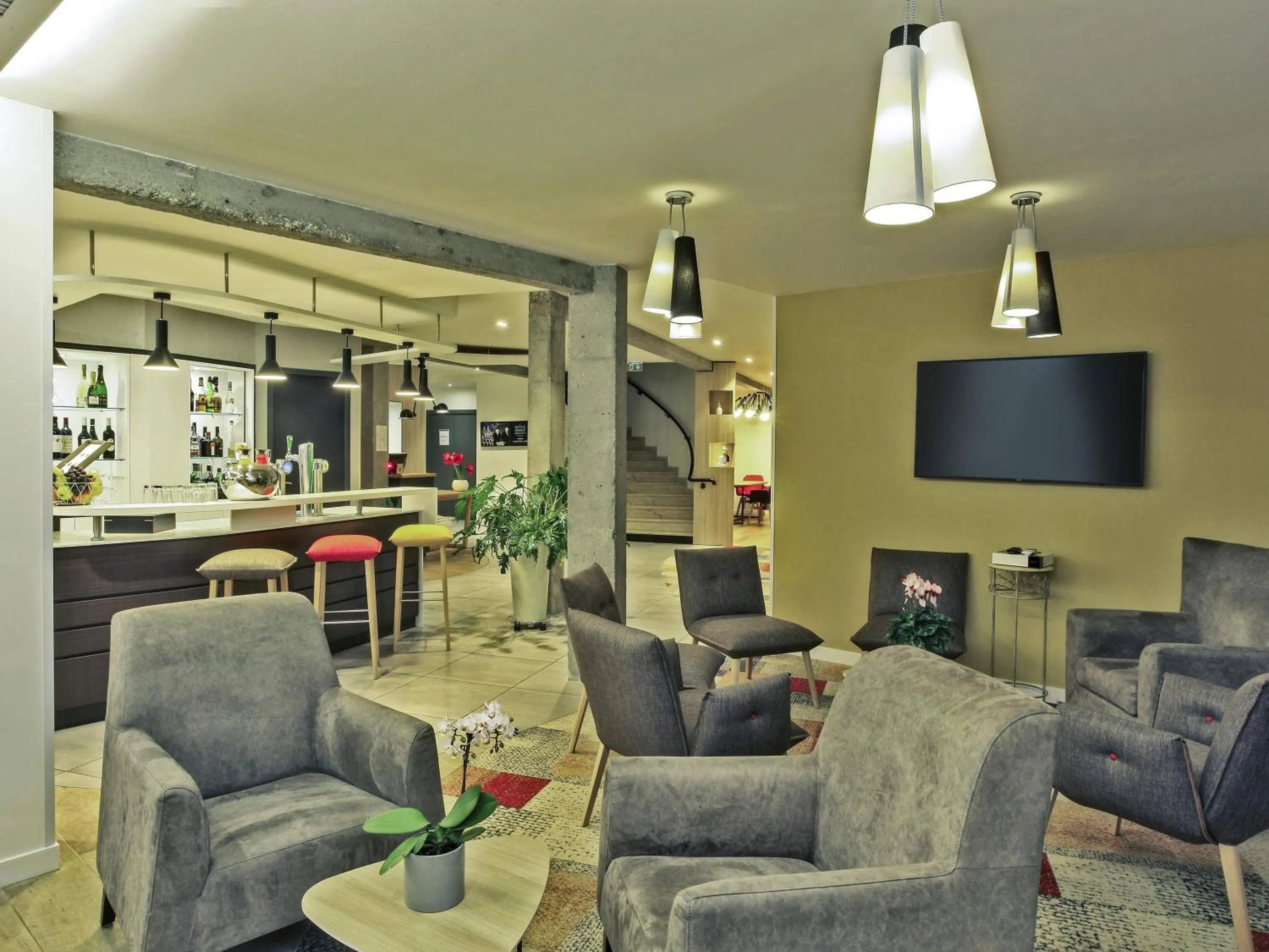 Lounge or bar in Mercure Castres L'Occitan