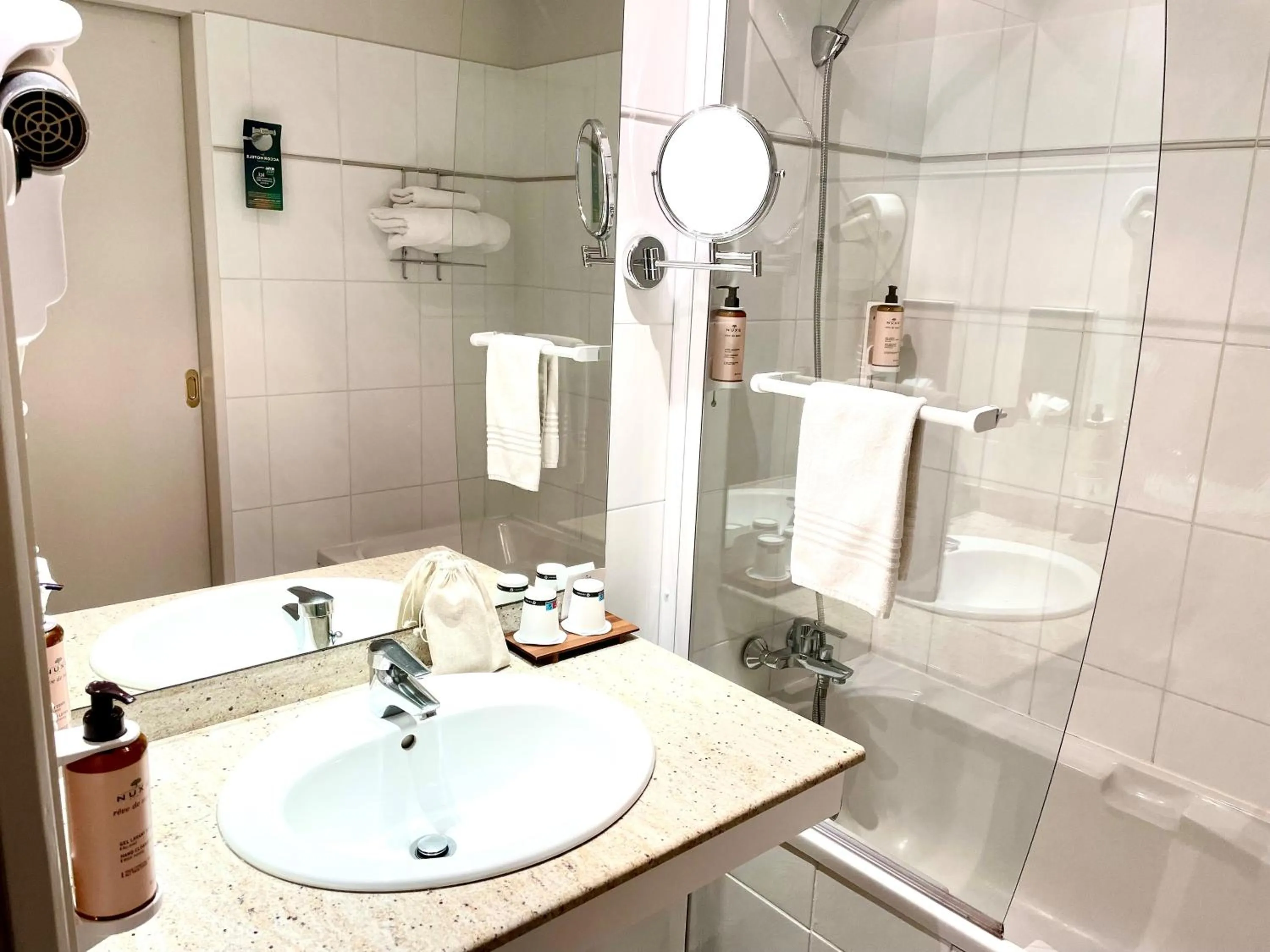 Bathroom in Mercure Castres L'Occitan