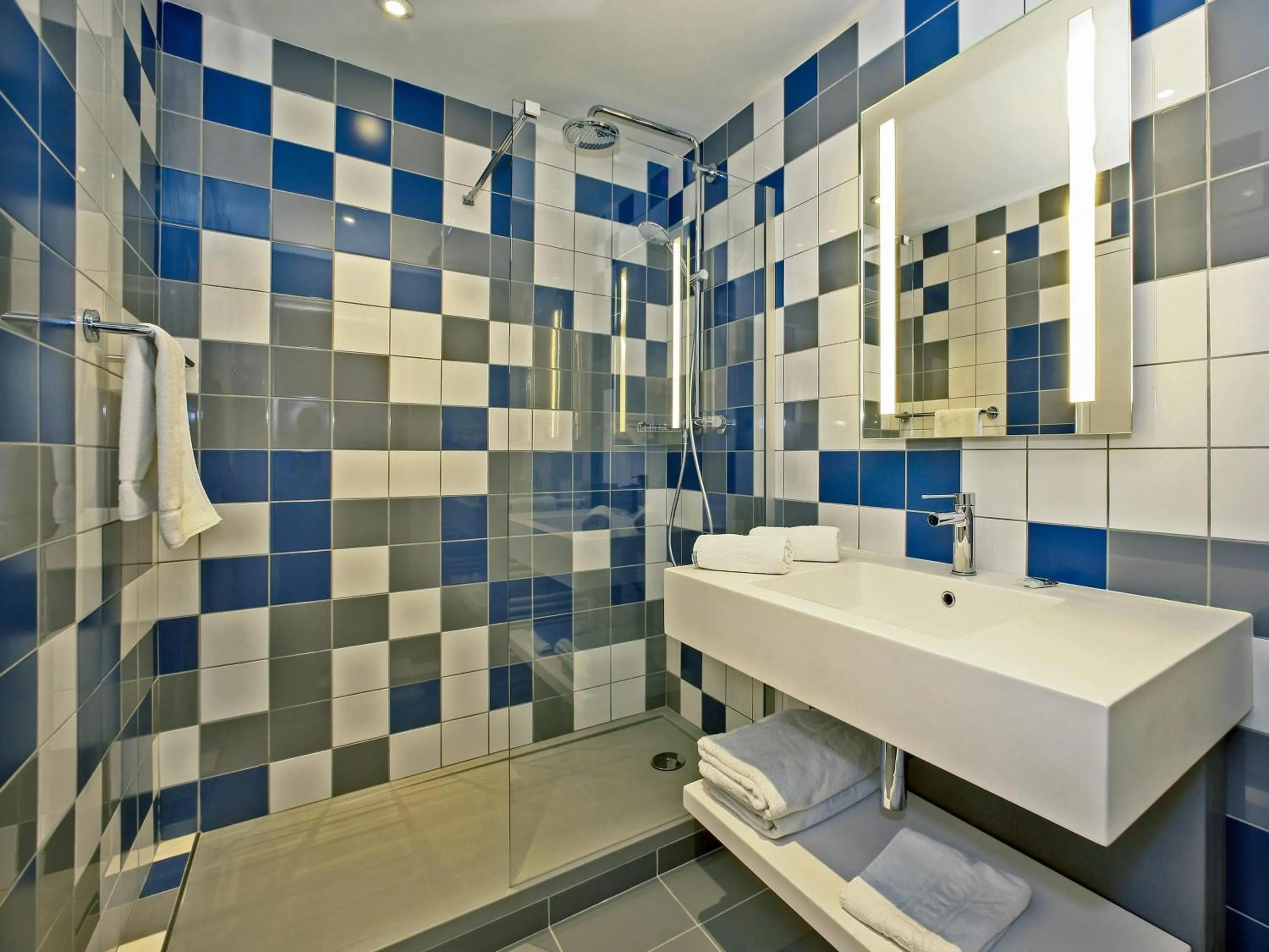 Bedroom in Mercure Castres L'Occitan