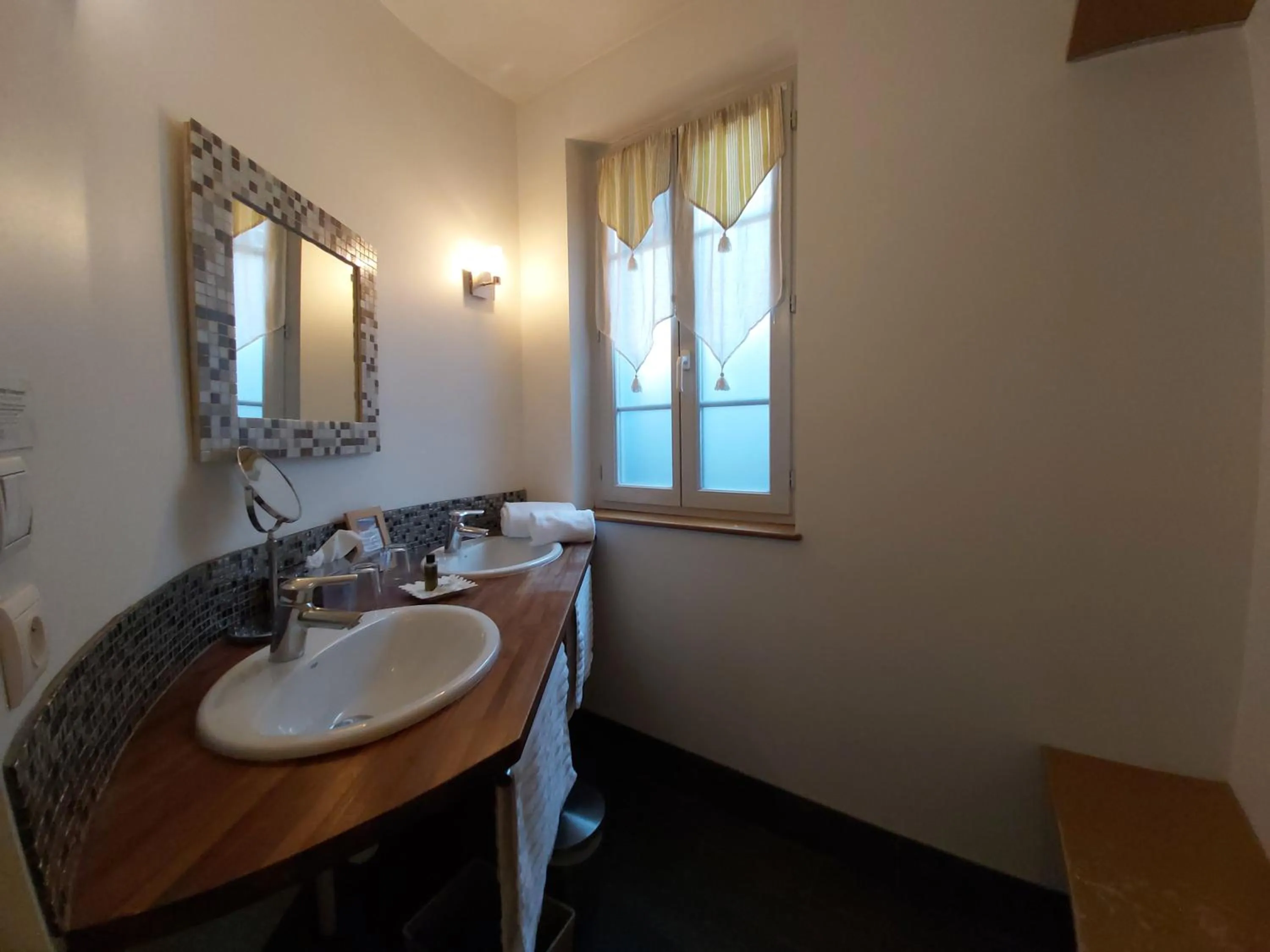 Bathroom in Logis Au Canard Gourmand
