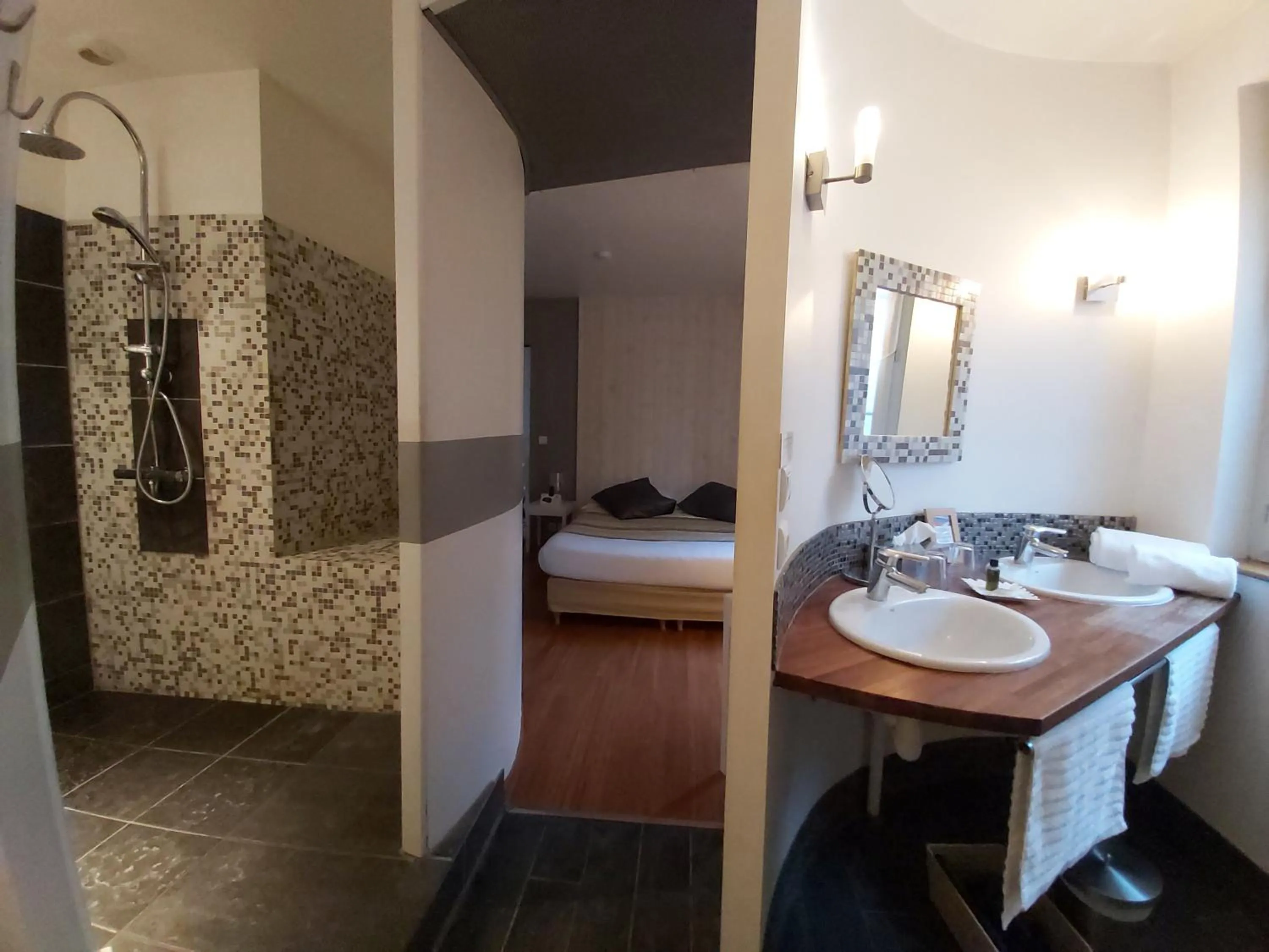 Photo of the whole room, Bed in Logis Au Canard Gourmand