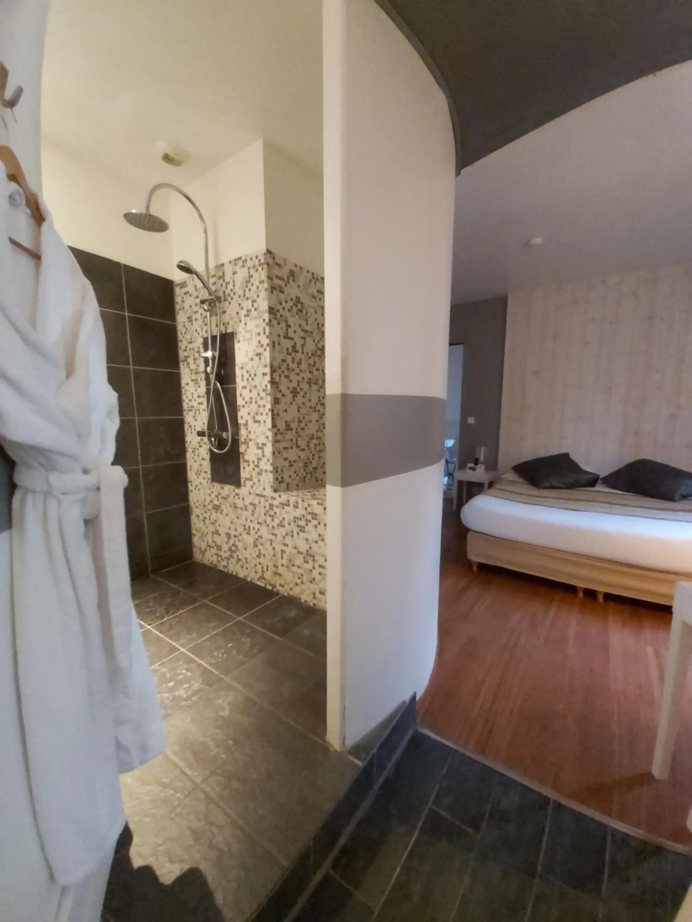 Bathroom, Bed in Logis Au Canard Gourmand