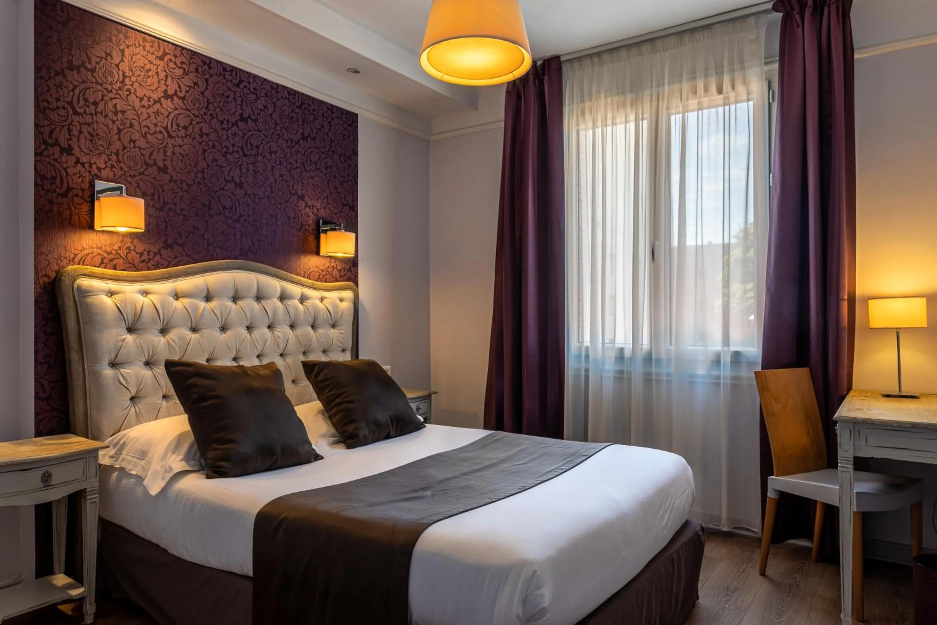 Bed in Hôtel Mireille