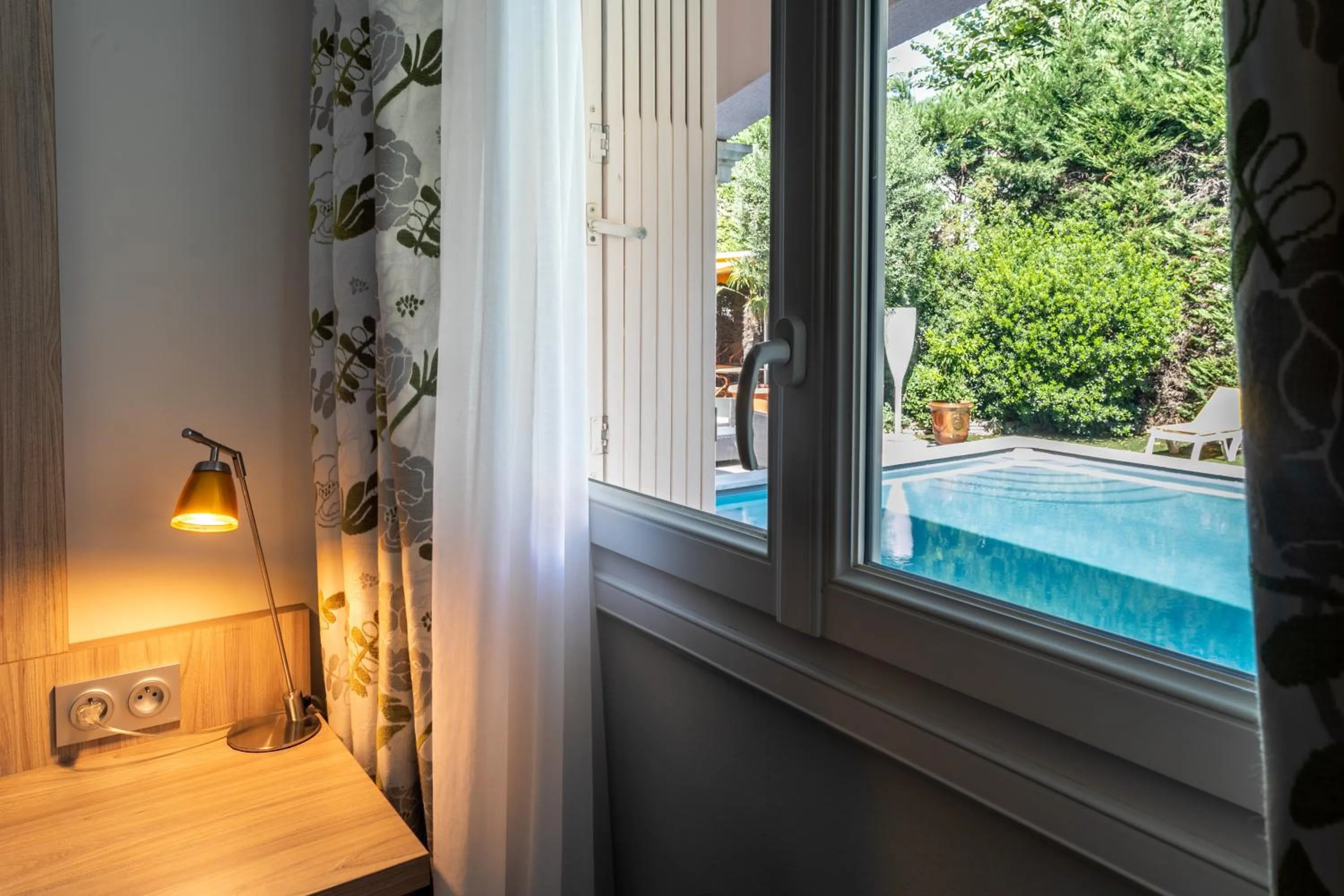 Pool view in Hôtel Mireille