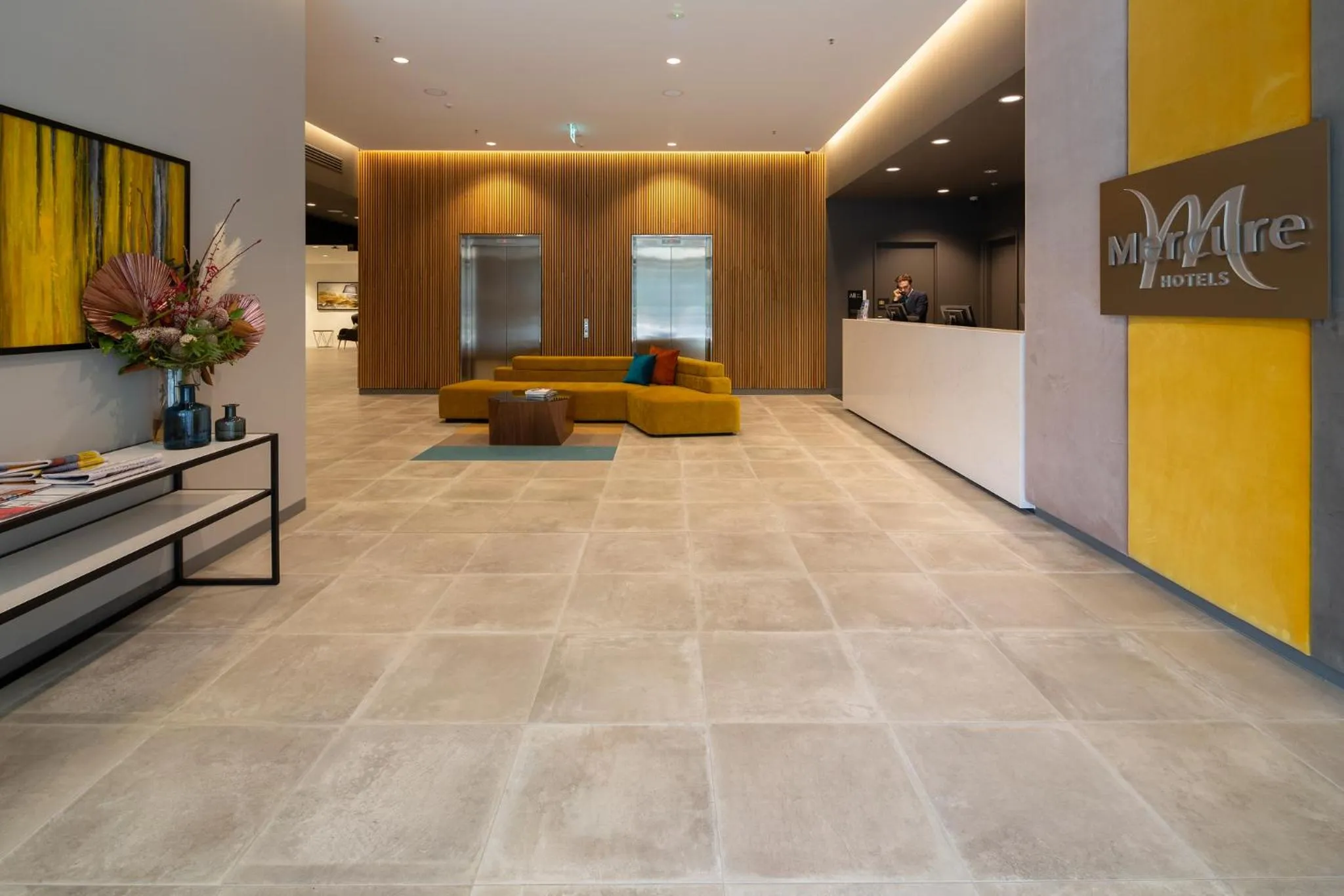 Lobby or reception in Mercure Canberra Belconnen