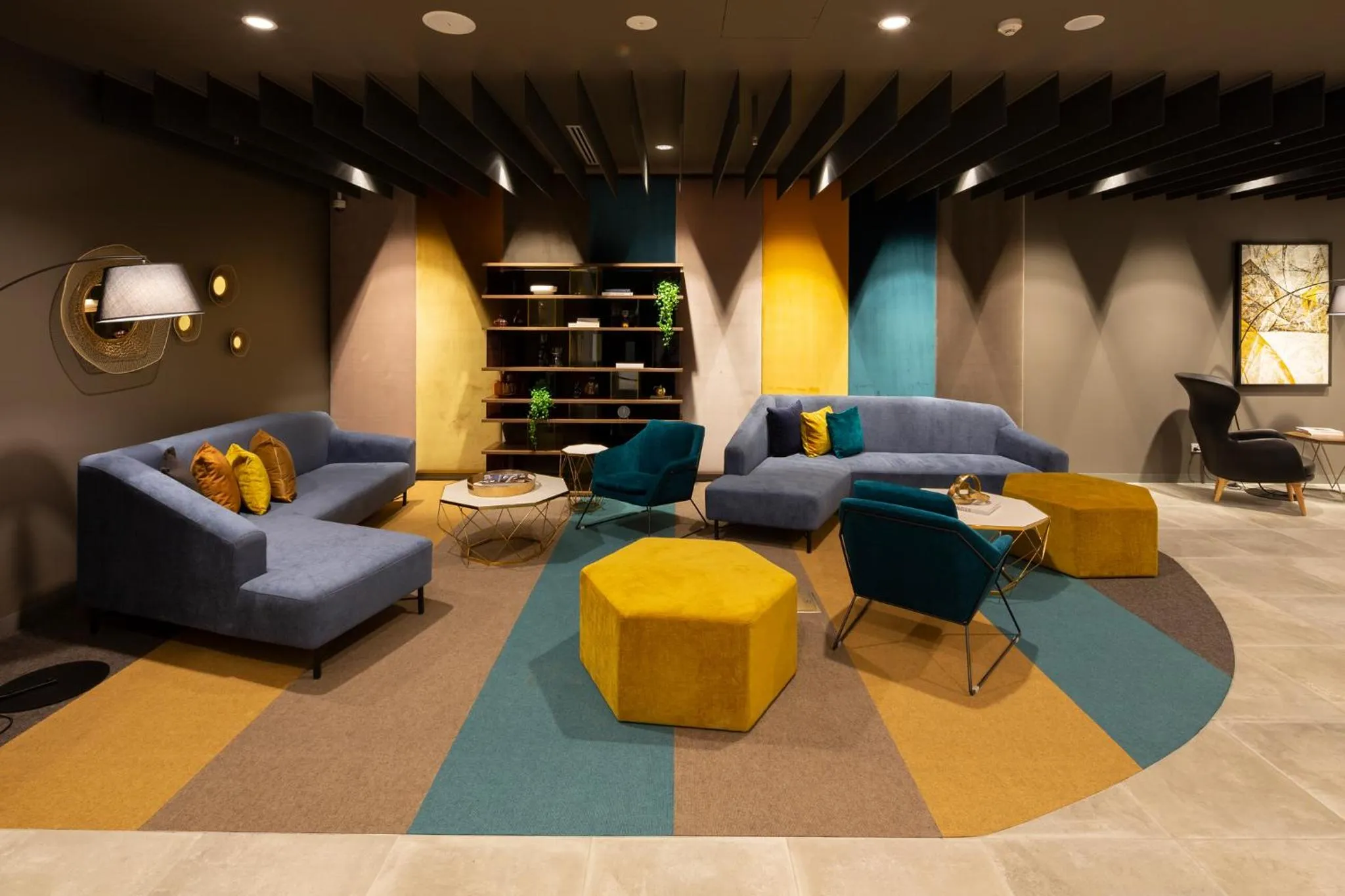 Lobby or reception in Mercure Canberra Belconnen