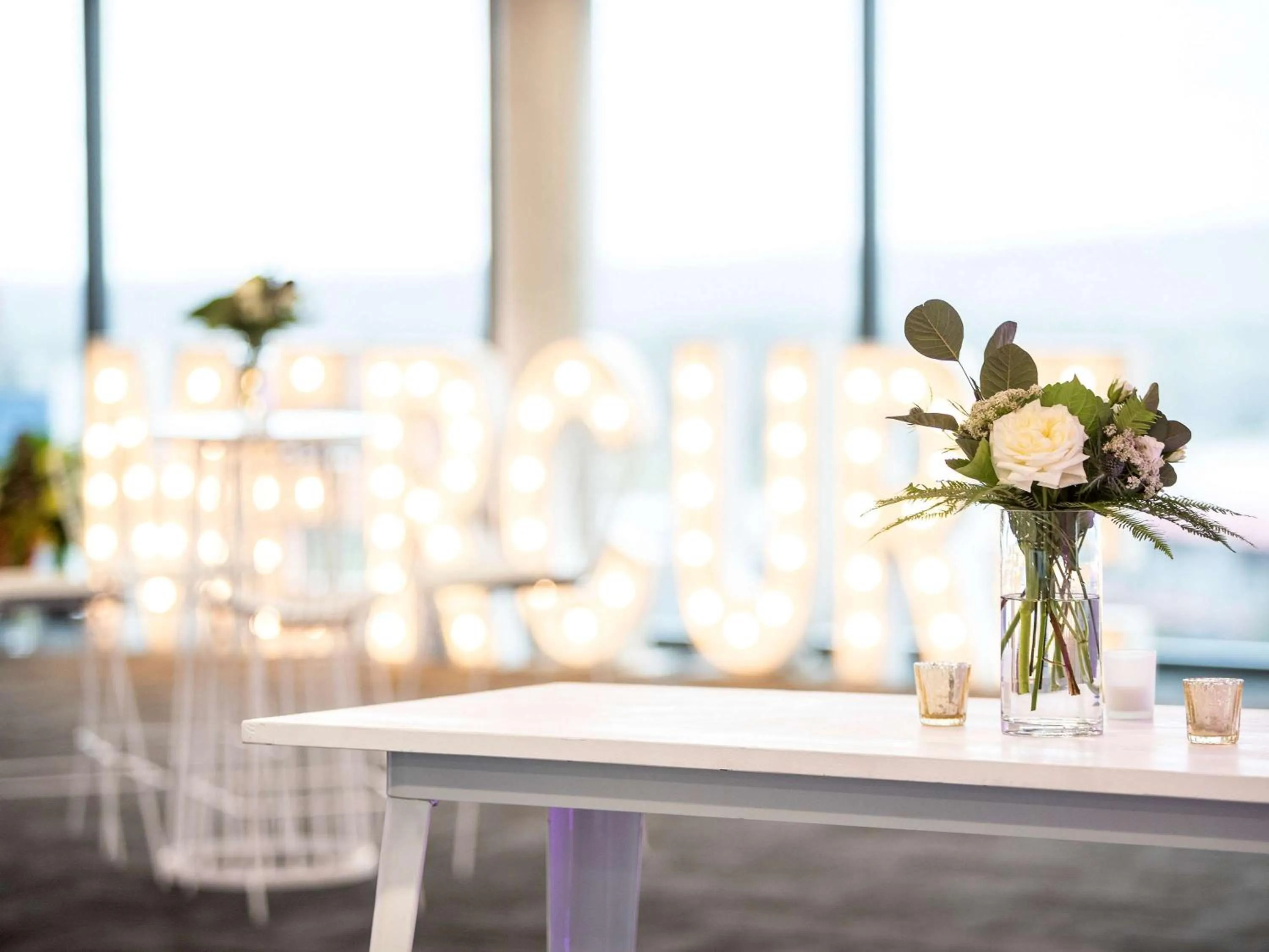 Lounge or bar in Mercure Canberra Belconnen