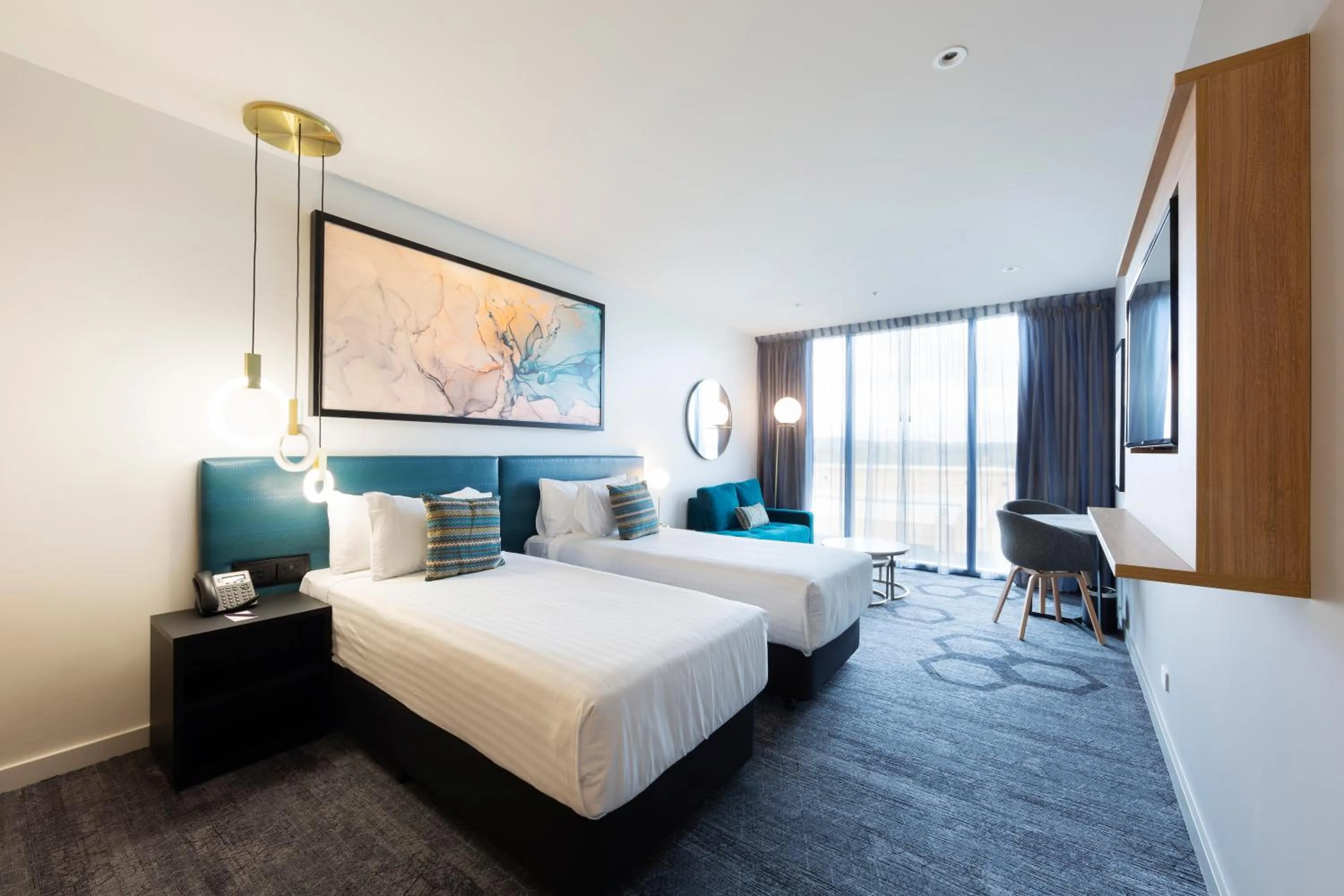 Bedroom, Bed in Mercure Canberra Belconnen