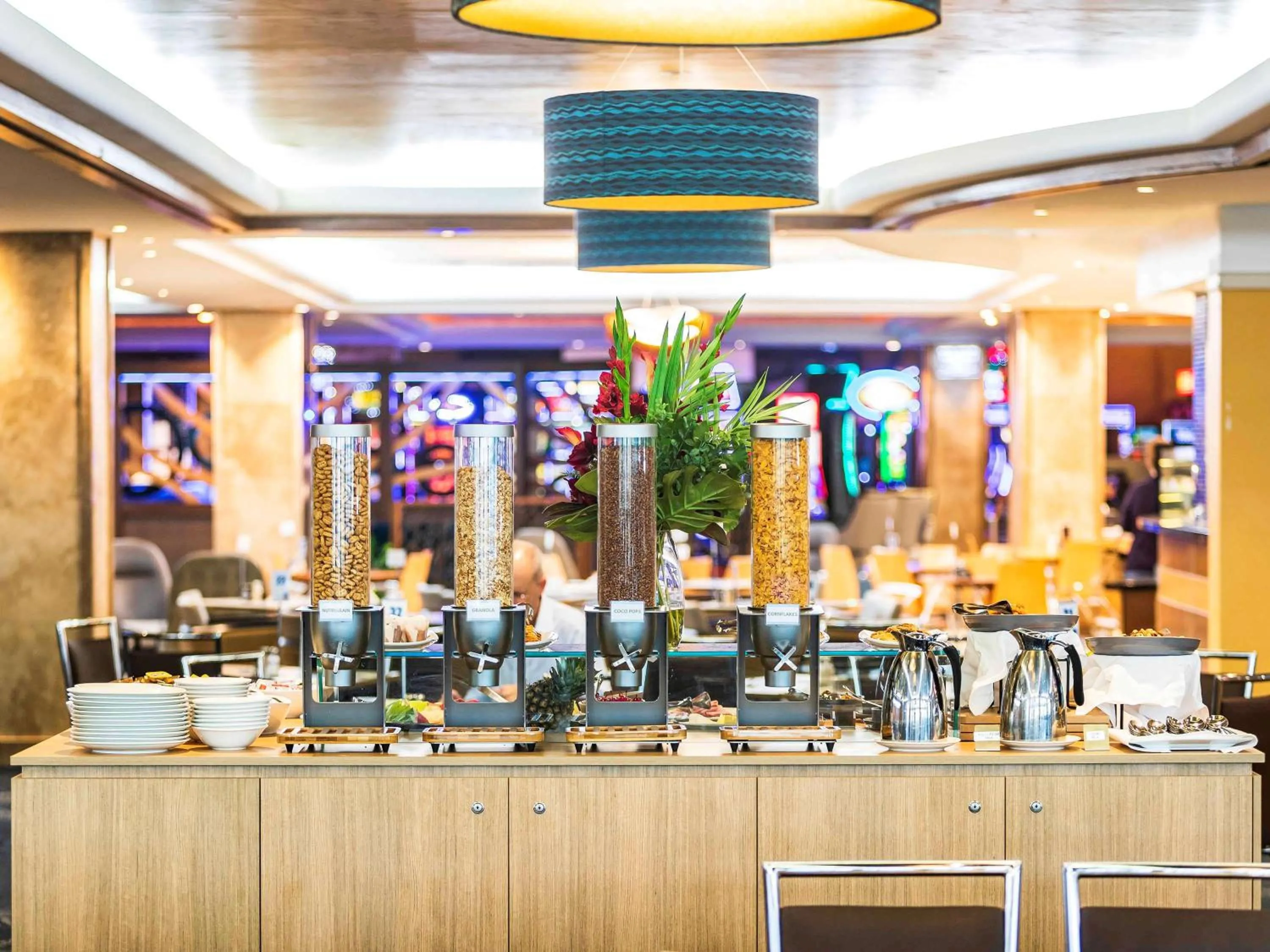 Restaurant/places to eat in Mercure Canberra Belconnen