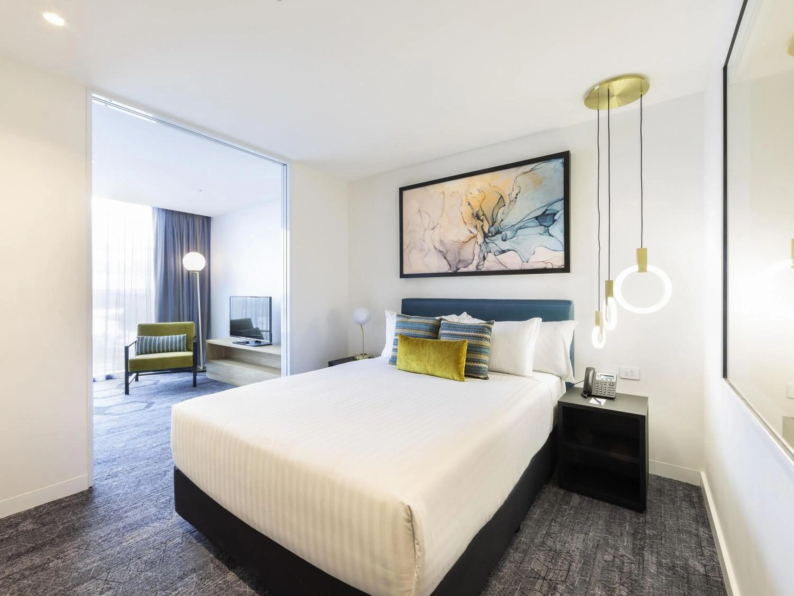 Bedroom, Bed in Mercure Canberra Belconnen