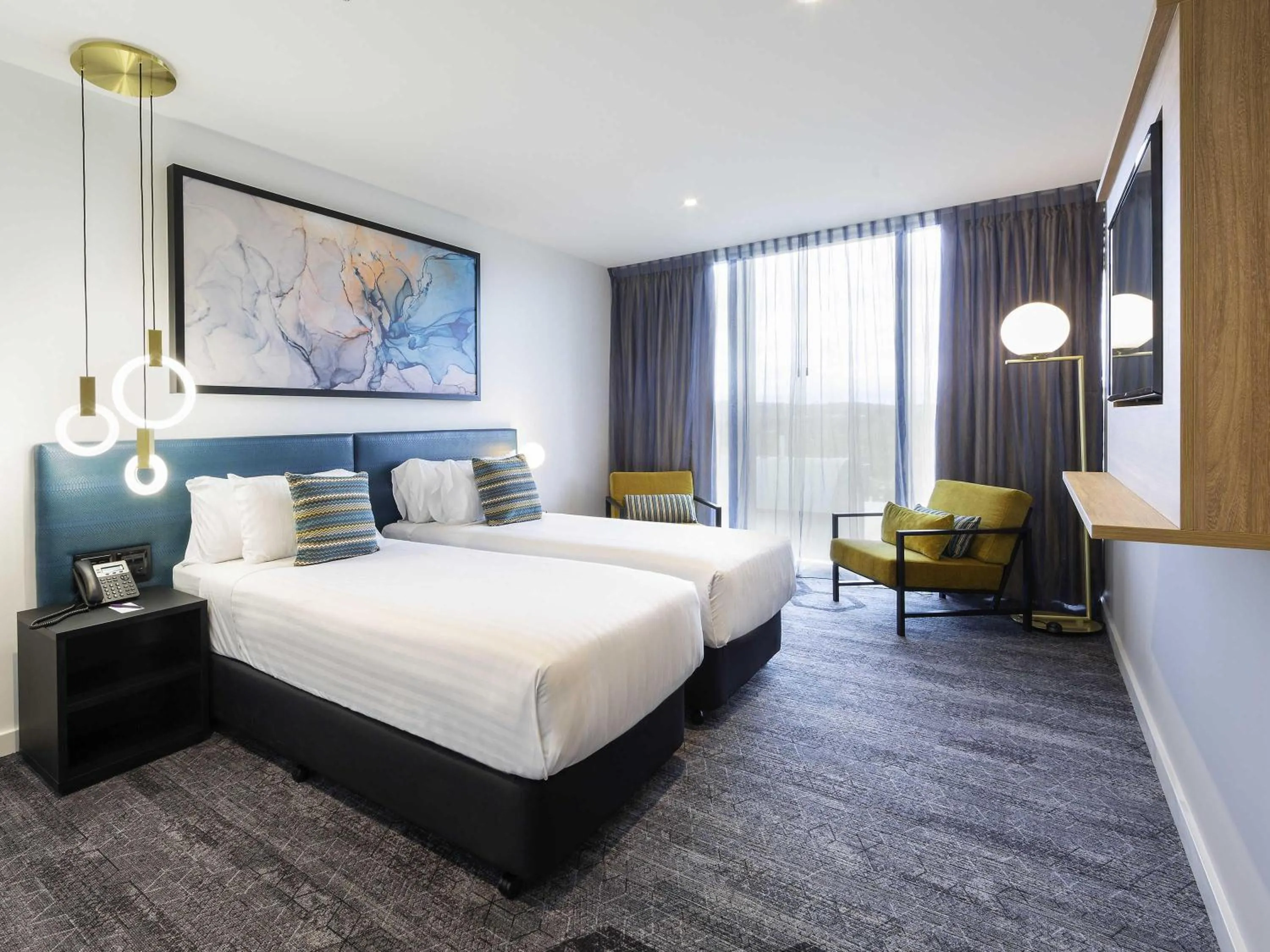Bedroom, Bed in Mercure Canberra Belconnen